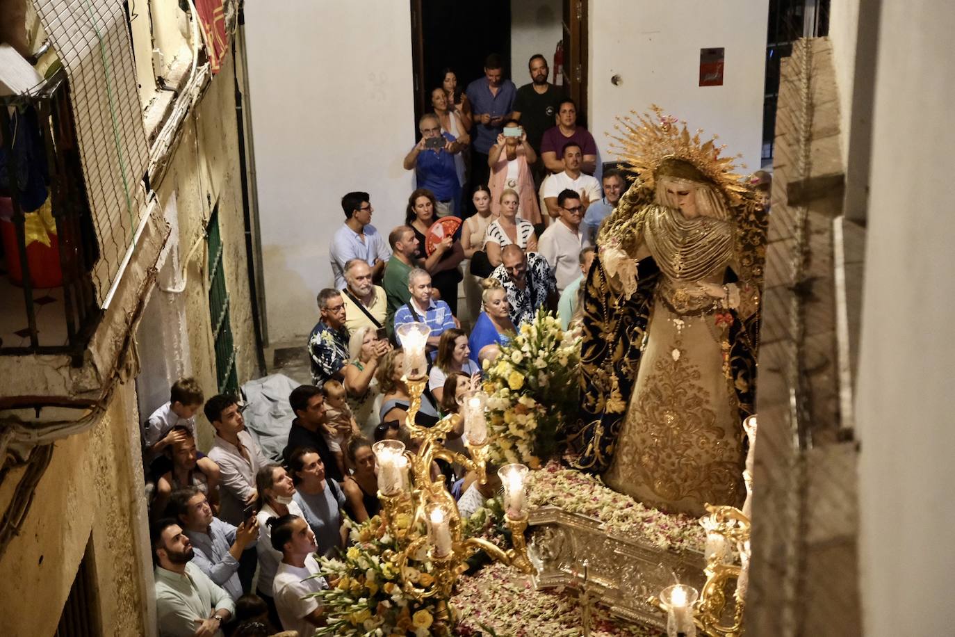 La Virgen de las Penas, en el barrio de Santa María antes de ir a Catedral para su coronación