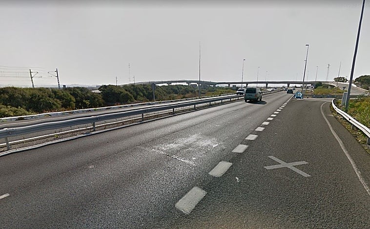 Un choque múltiple en la carretera Cádiz-San Fernando deja seis personas heridas y hospitalizadas