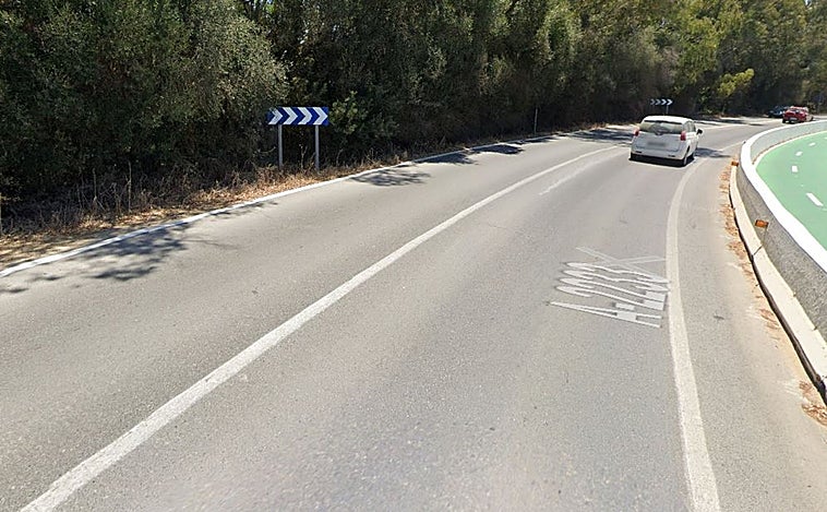 Choque frontal entre dos turismos en Vejer