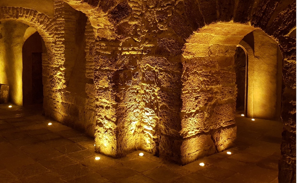 Interior de La Cueva del Pájaro Azul.