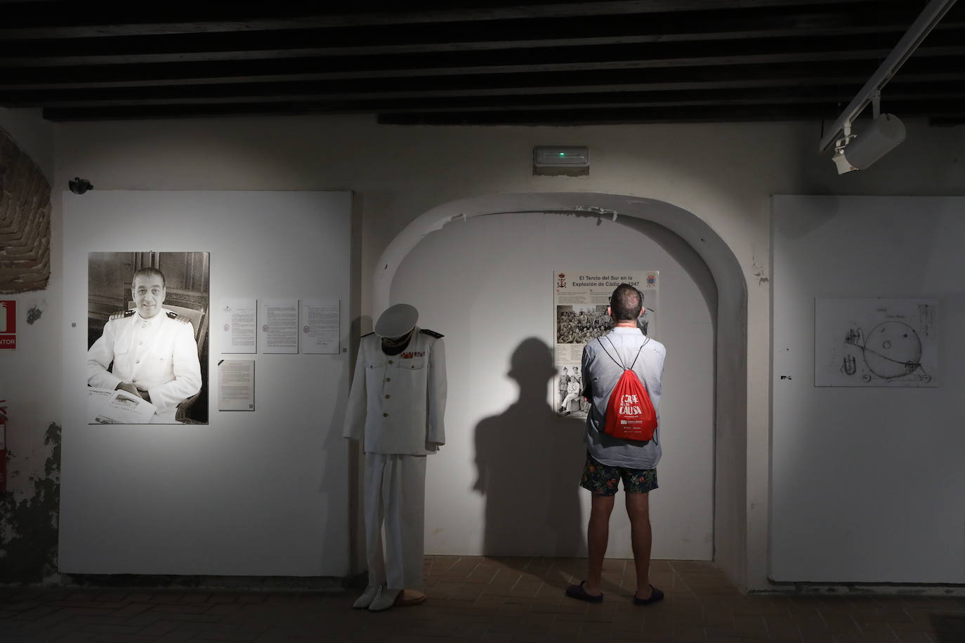 Las imágenes de la exposición sobre la explosión de Cádiz de 1947