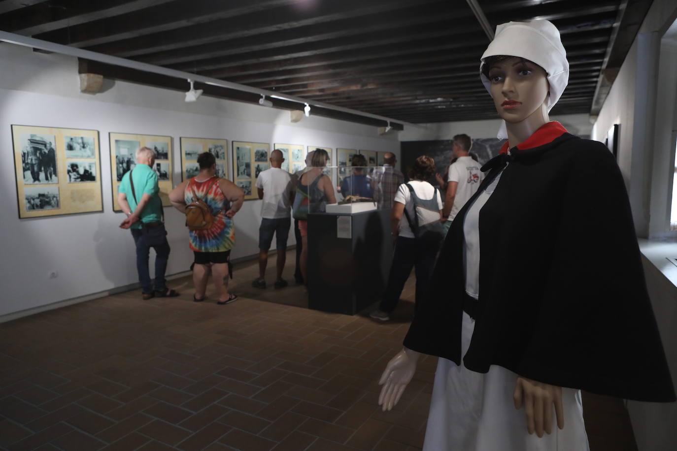 Las imágenes de la exposición sobre la explosión de Cádiz de 1947