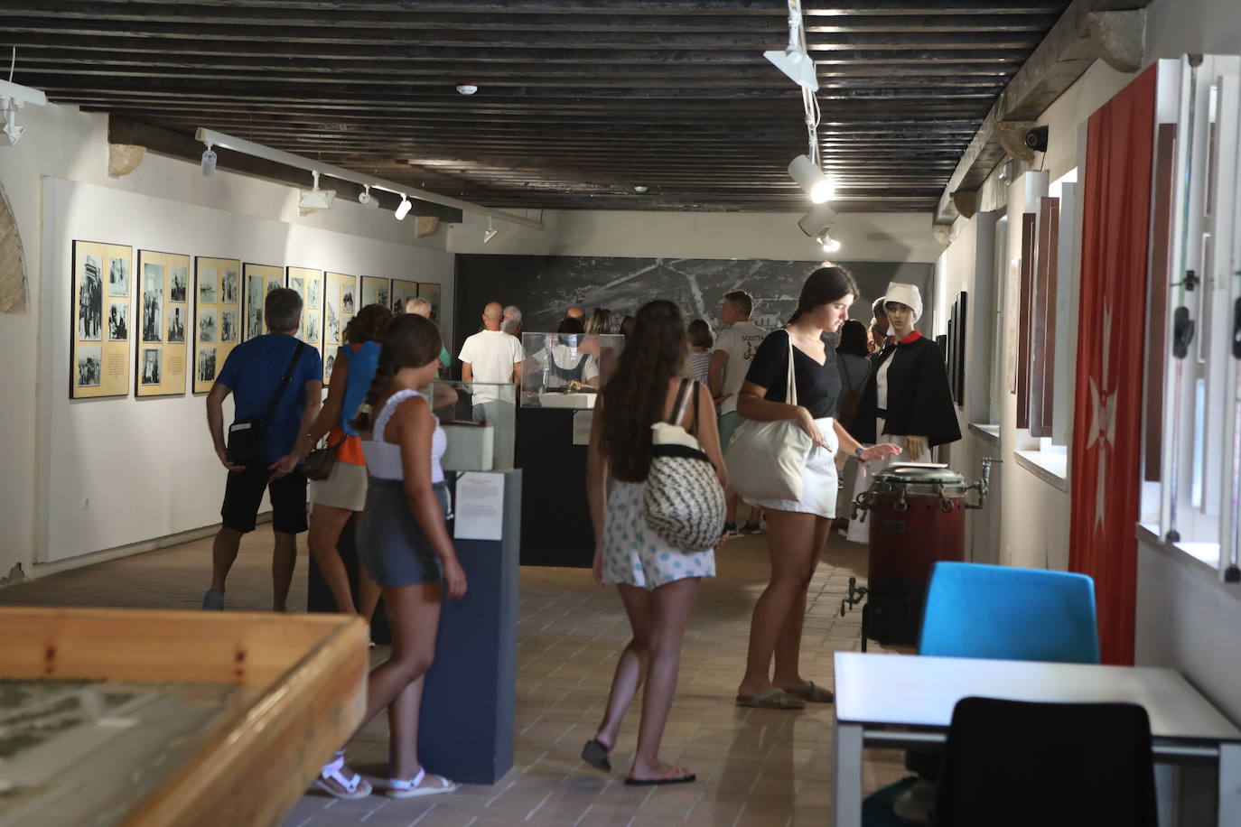 Las imágenes de la exposición sobre la explosión de Cádiz de 1947