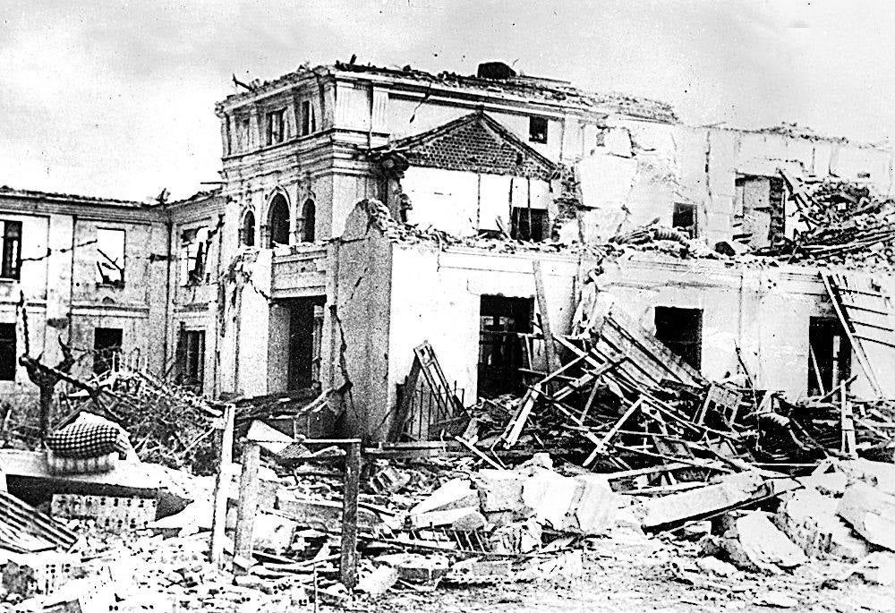 Las fotos de la Gran Explosión en Cádiz: así contó la prensa de la época la tragedia del 1947
