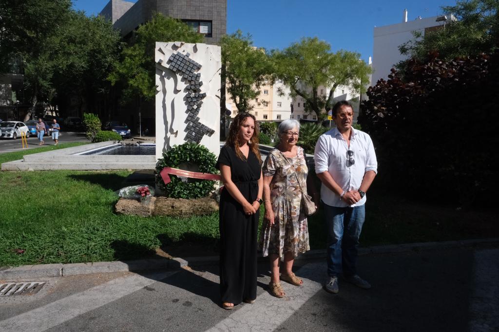 Fotos: el acto del Ayuntamiento para conmemorar los 75 años de la Gran Explosión de Cádiz