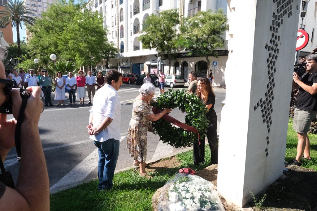 Fotos: el acto del Ayuntamiento para conmemorar los 75 años de la Gran Explosión de Cádiz