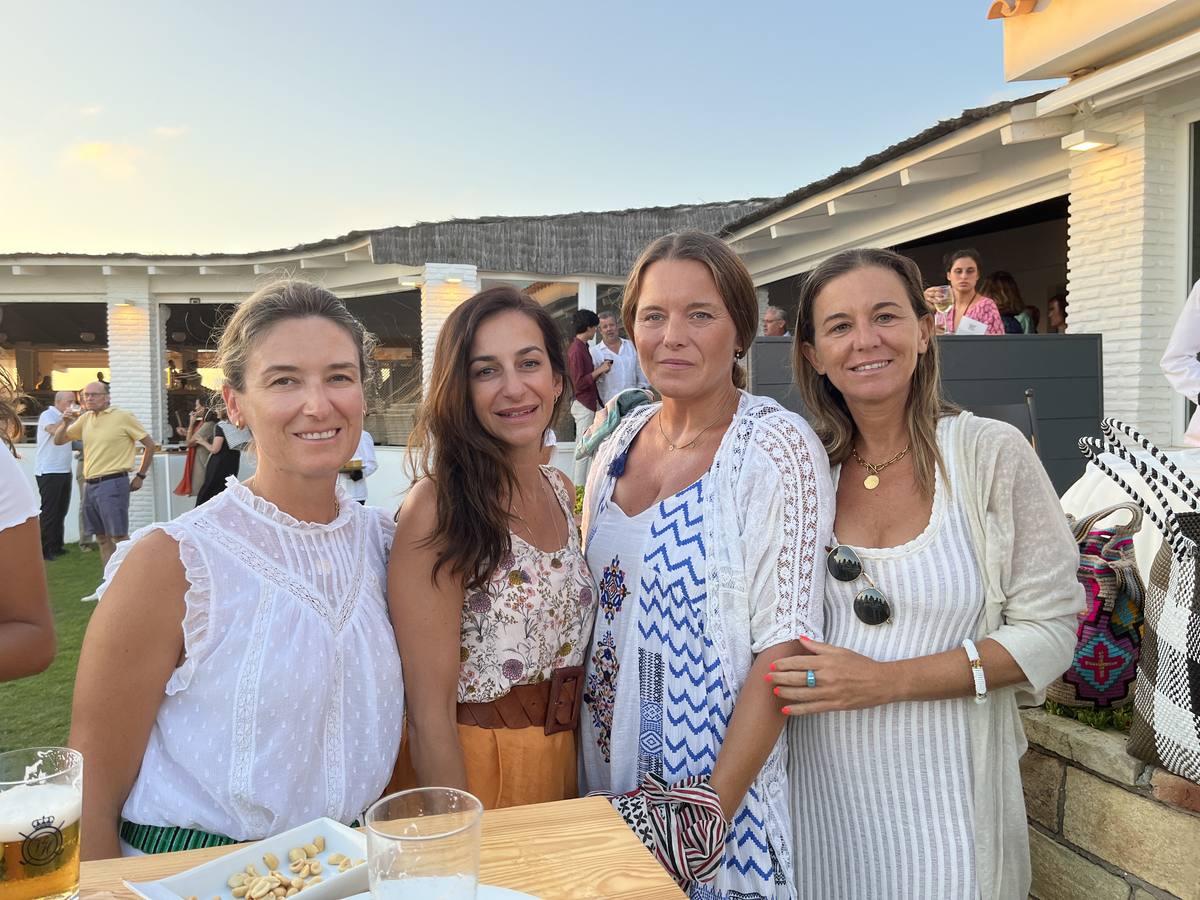 María Cáliz, María Muñoz-Pan, Pilar Toscano y Rebeca González