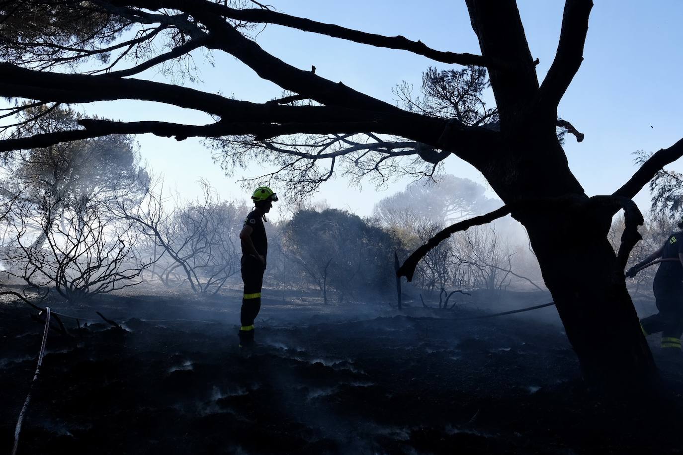 Las imágenes del incendio en Puerto Real