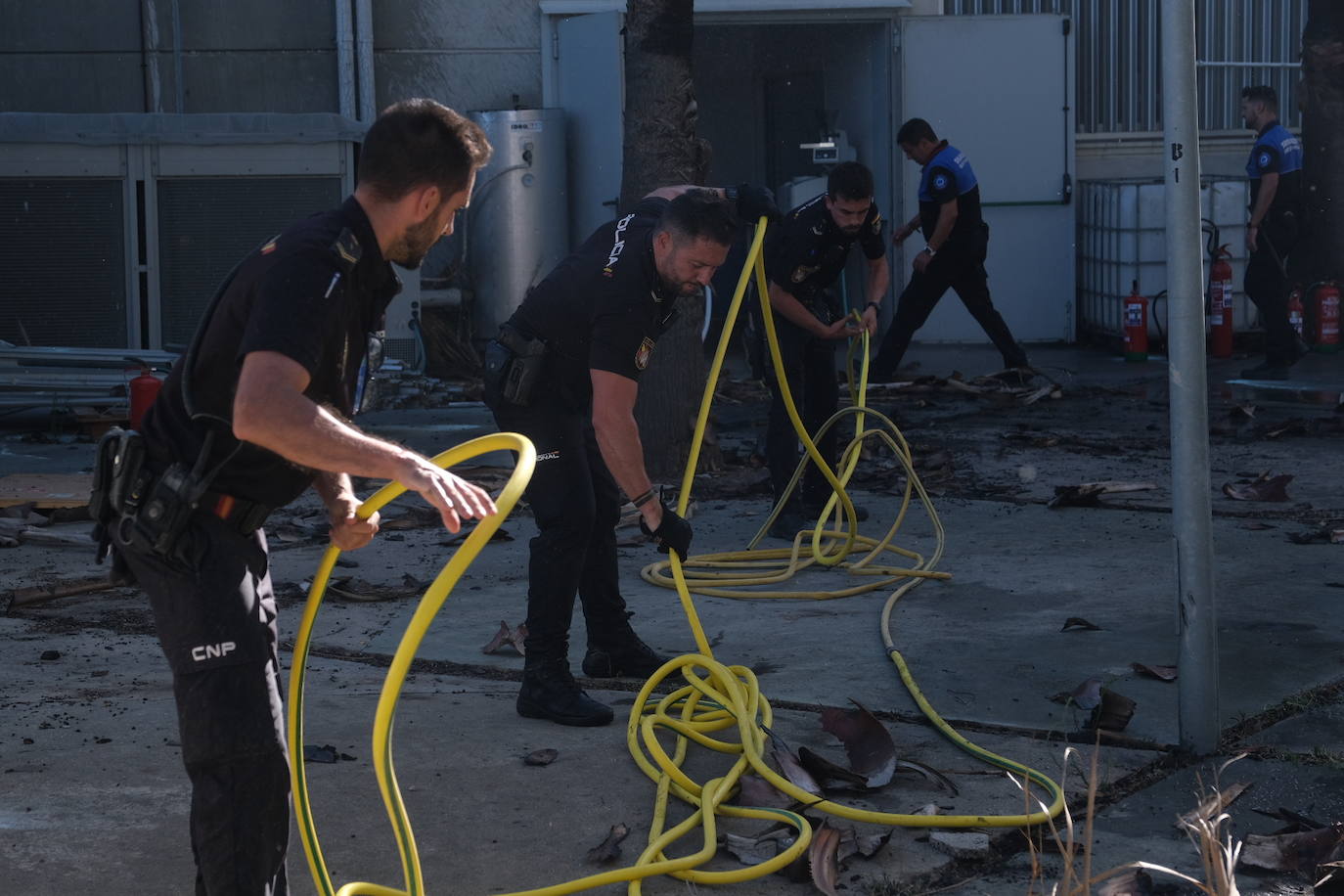 Las imágenes del incendio en Puerto Real