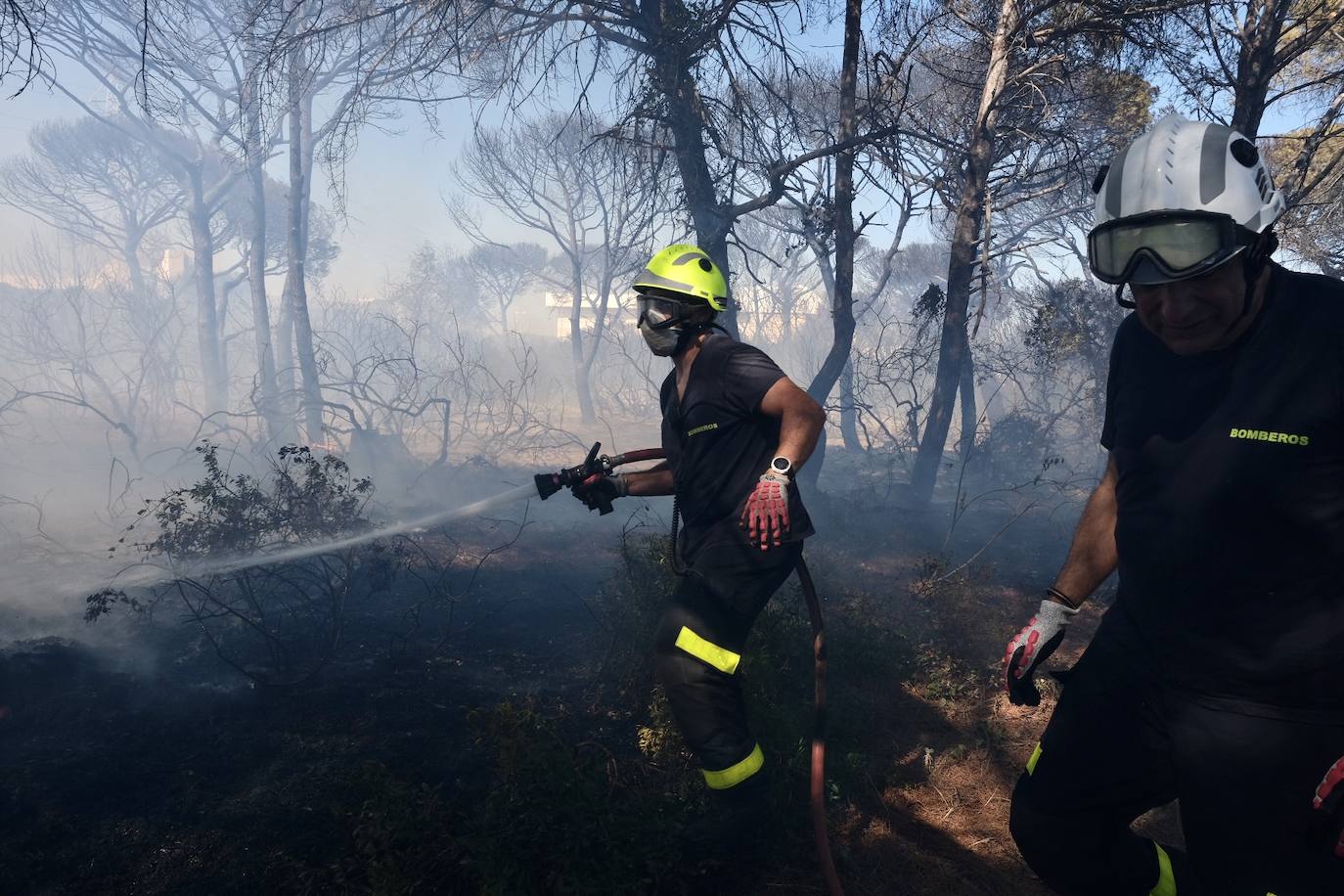 Las imágenes del incendio en Puerto Real