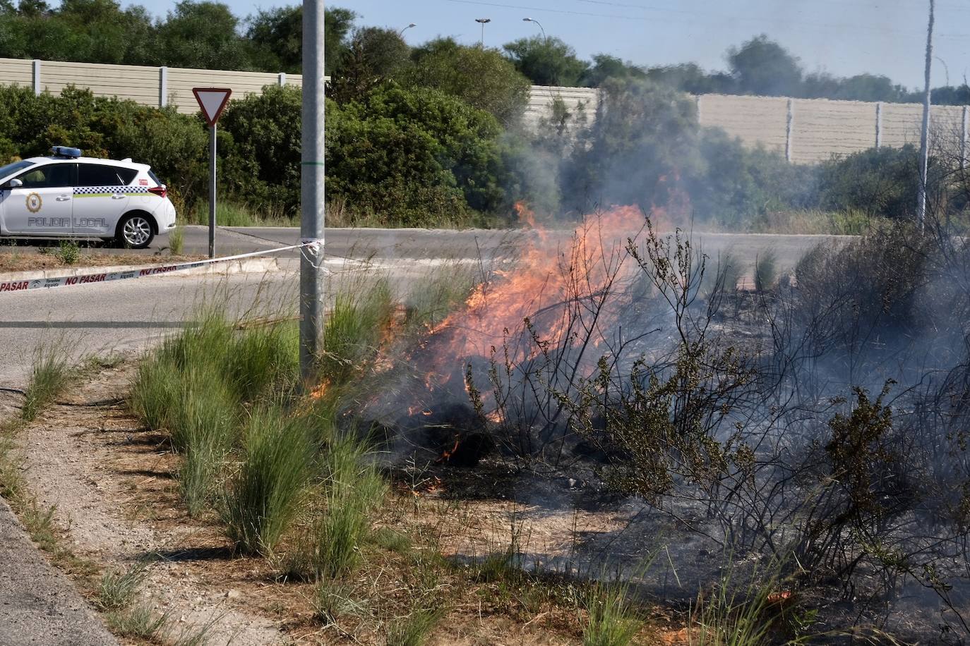 Las imágenes del incendio en Puerto Real