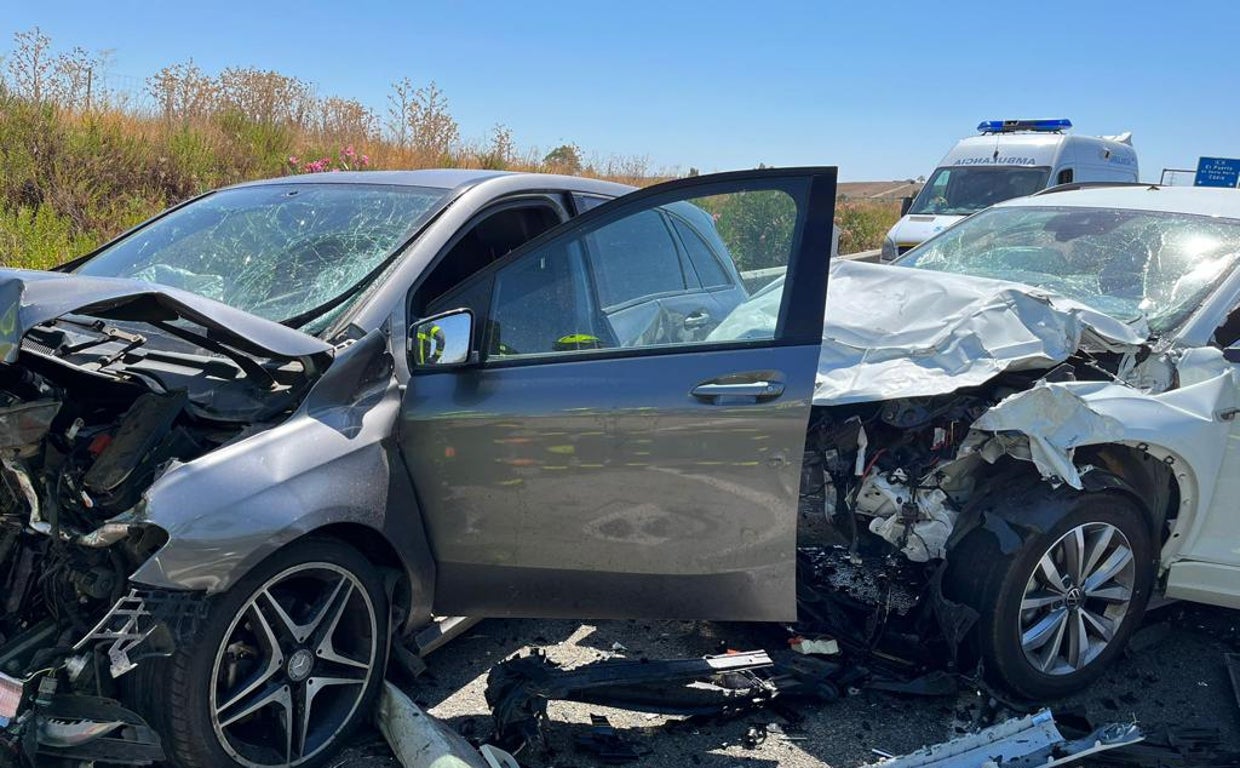 Un vehículo en sentido contrario provoca dos muertos y siete heridos en Jerez