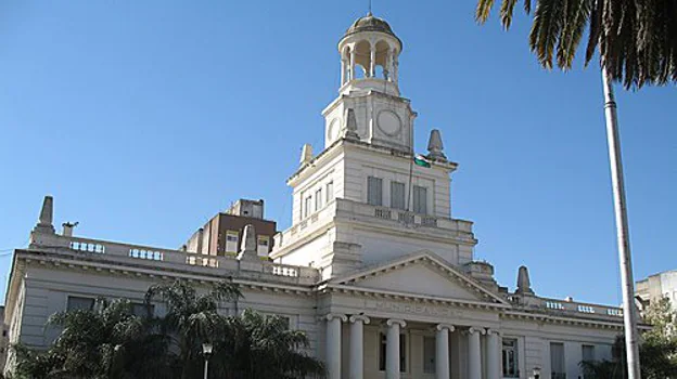 Imagen antes - El Ayuntamiento gemelo que Cádiz tiene en Argentina