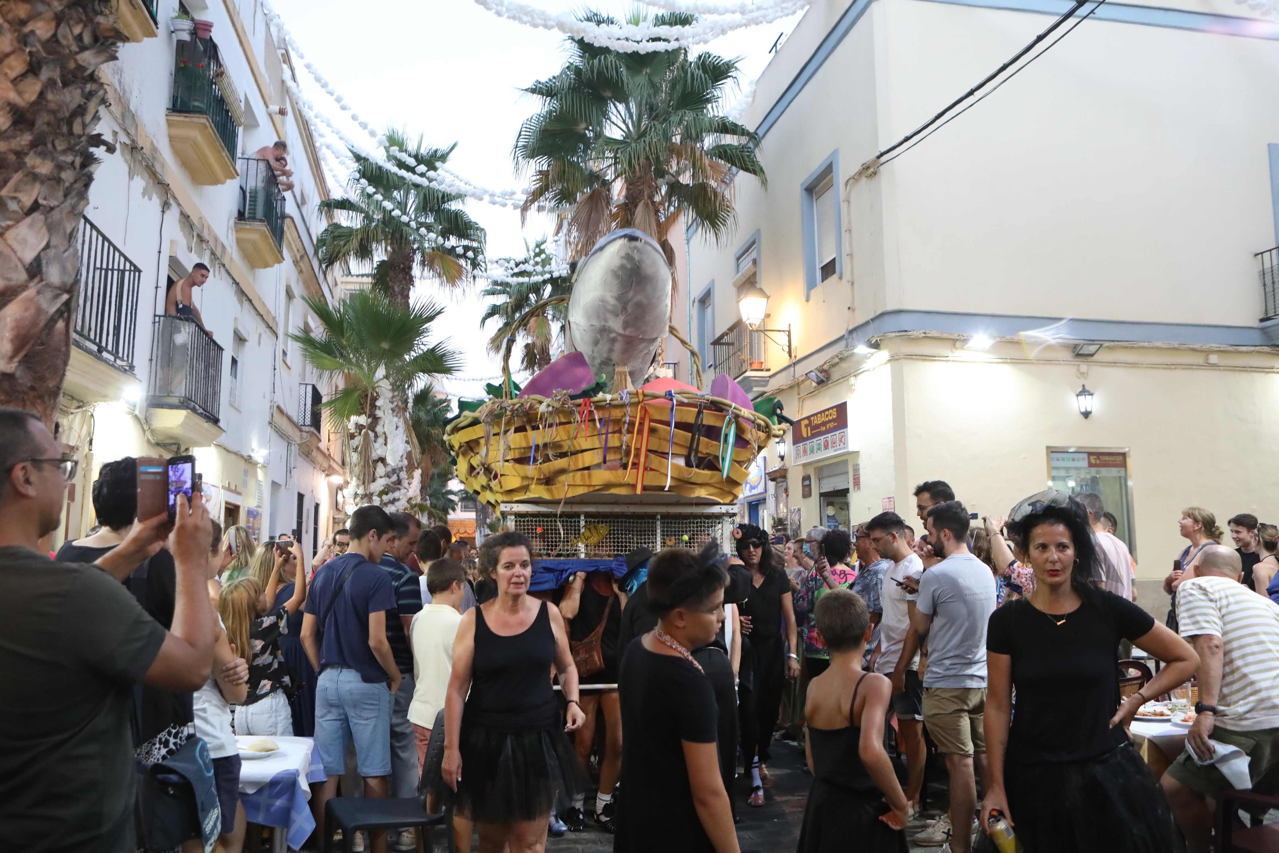 El entierro de la caballa, en imágenes: esta es la fiesta típica de Cádiz