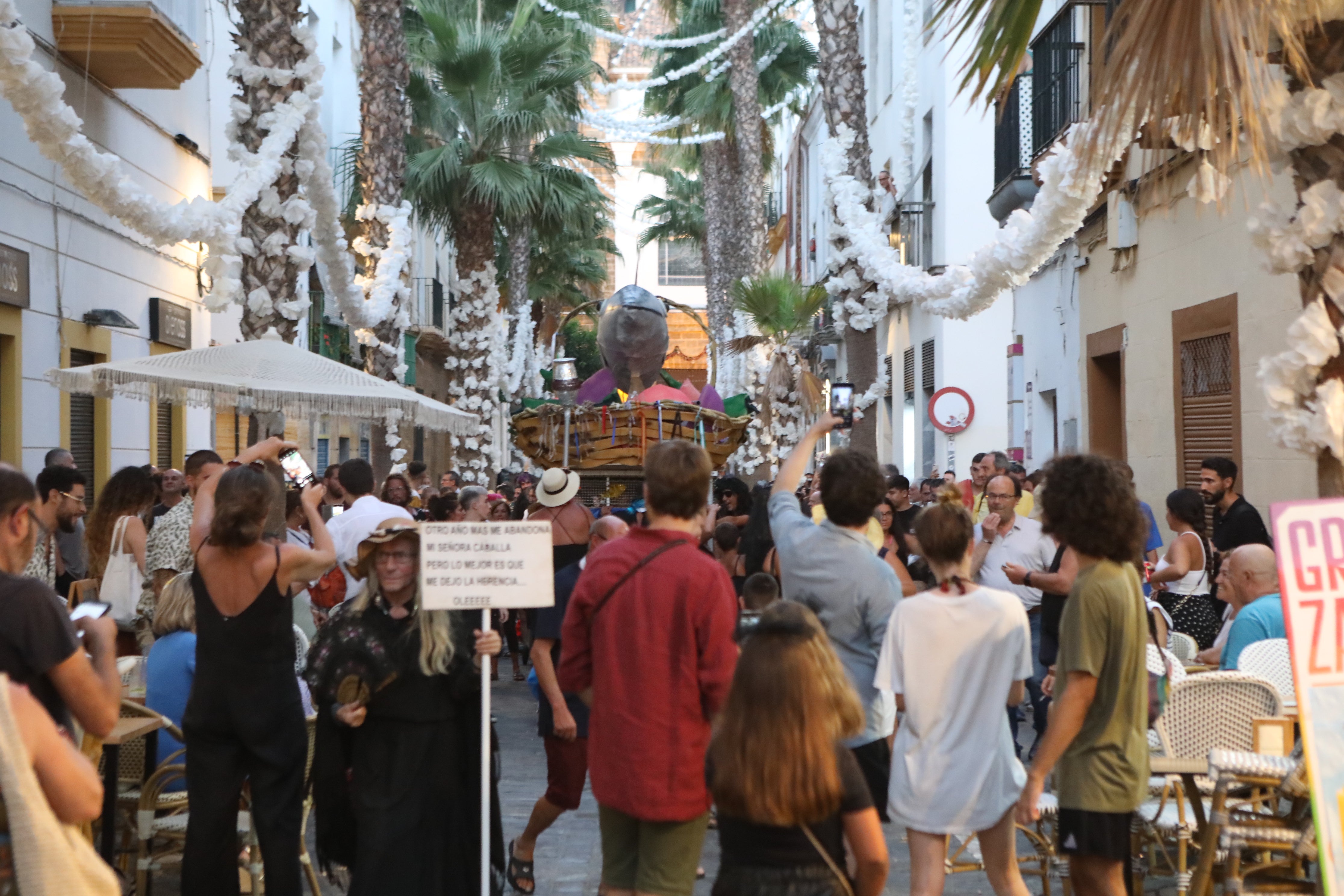 El entierro de la caballa, en imágenes: esta es la fiesta típica de Cádiz