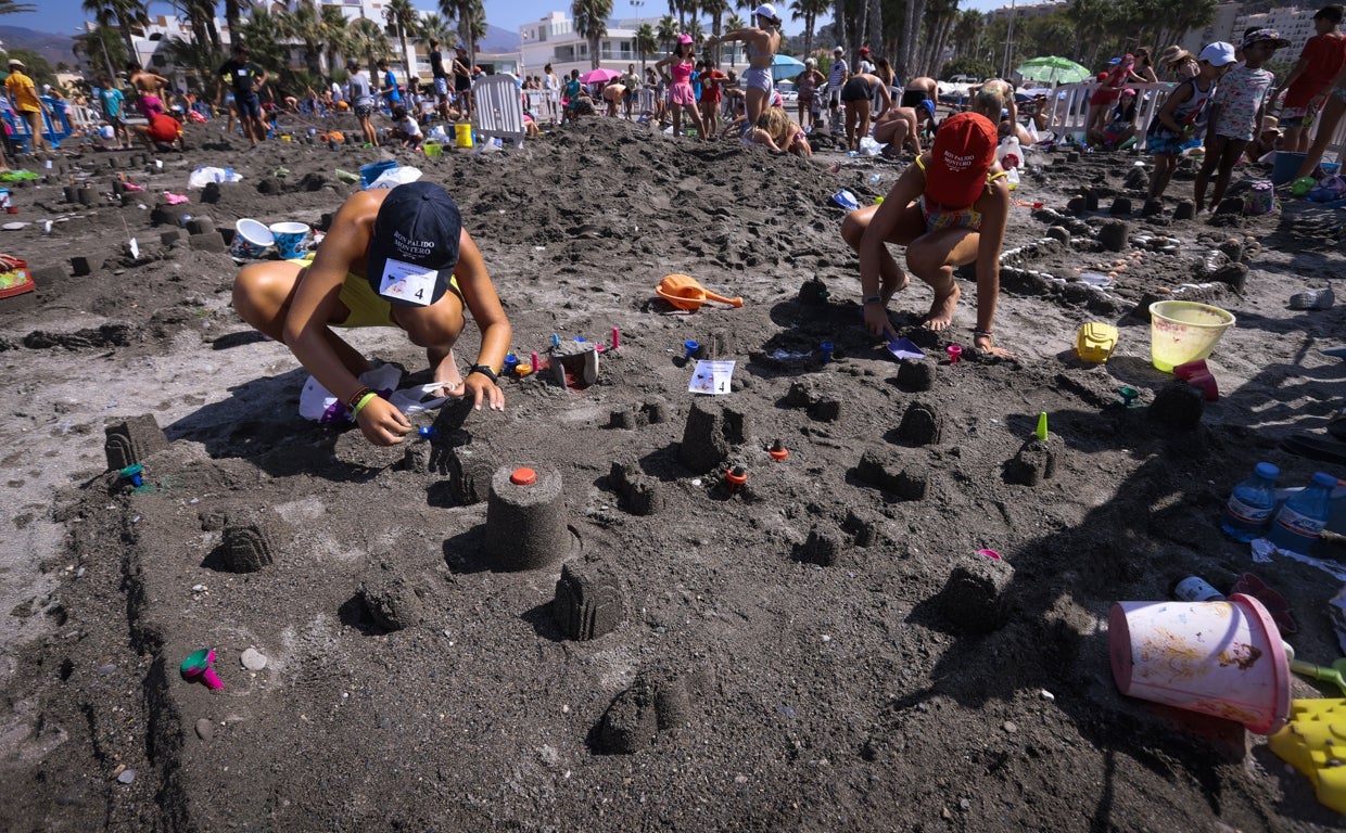 El Concurso de Castillos de Arena y Figuras en las playas de La Caleta y La Victoria