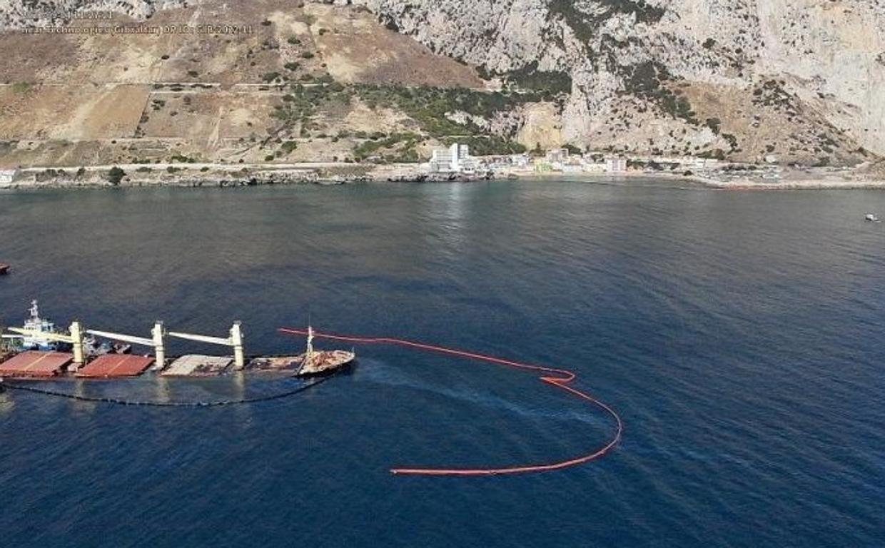 Reabre la playa de Poniente de La Línea y la gibraltareña de Sandy Bay baja a bandera amarilla