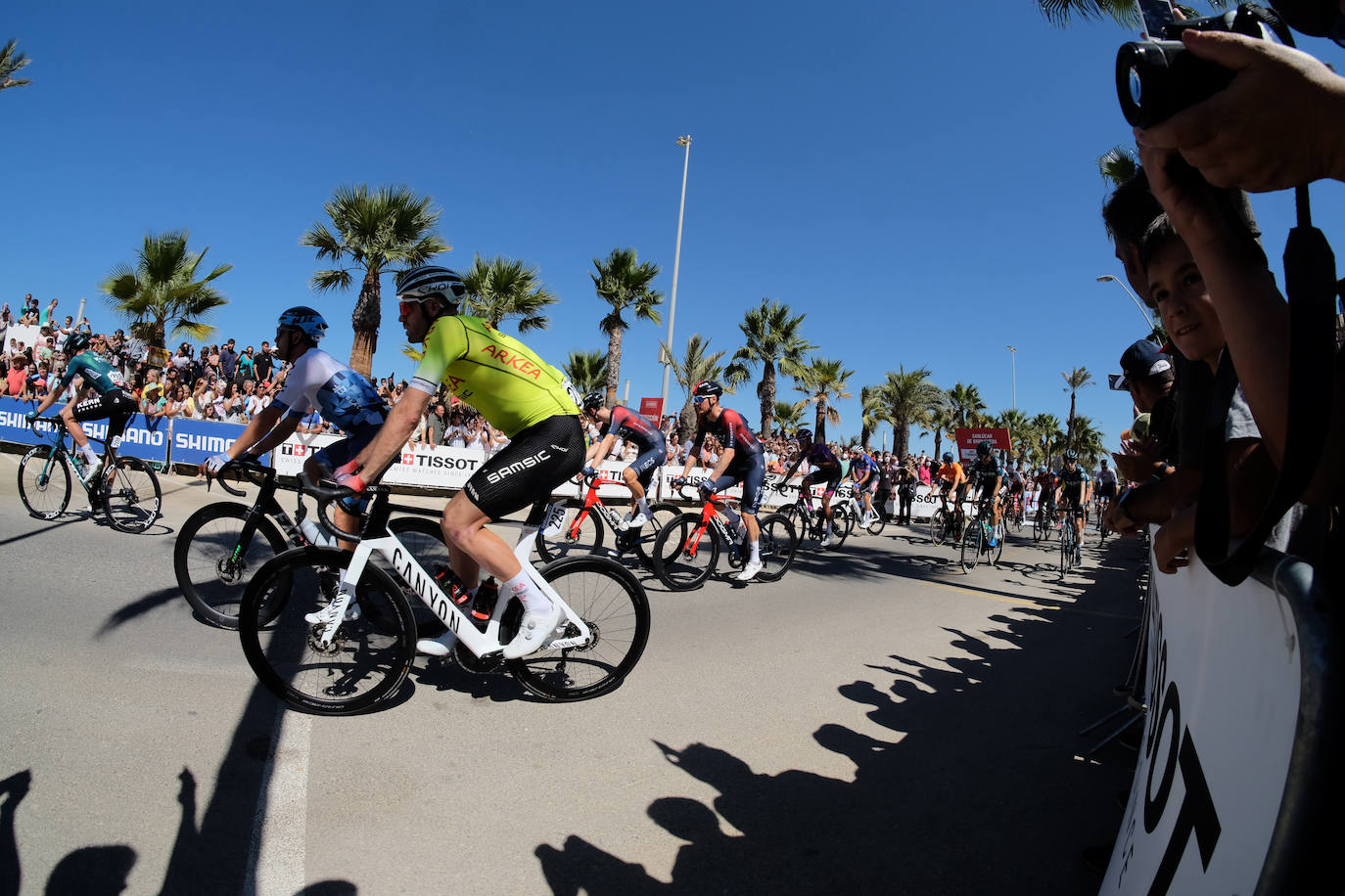 Las imágenes de la Vuelta Ciclista a España a su paso por Sanlúcar