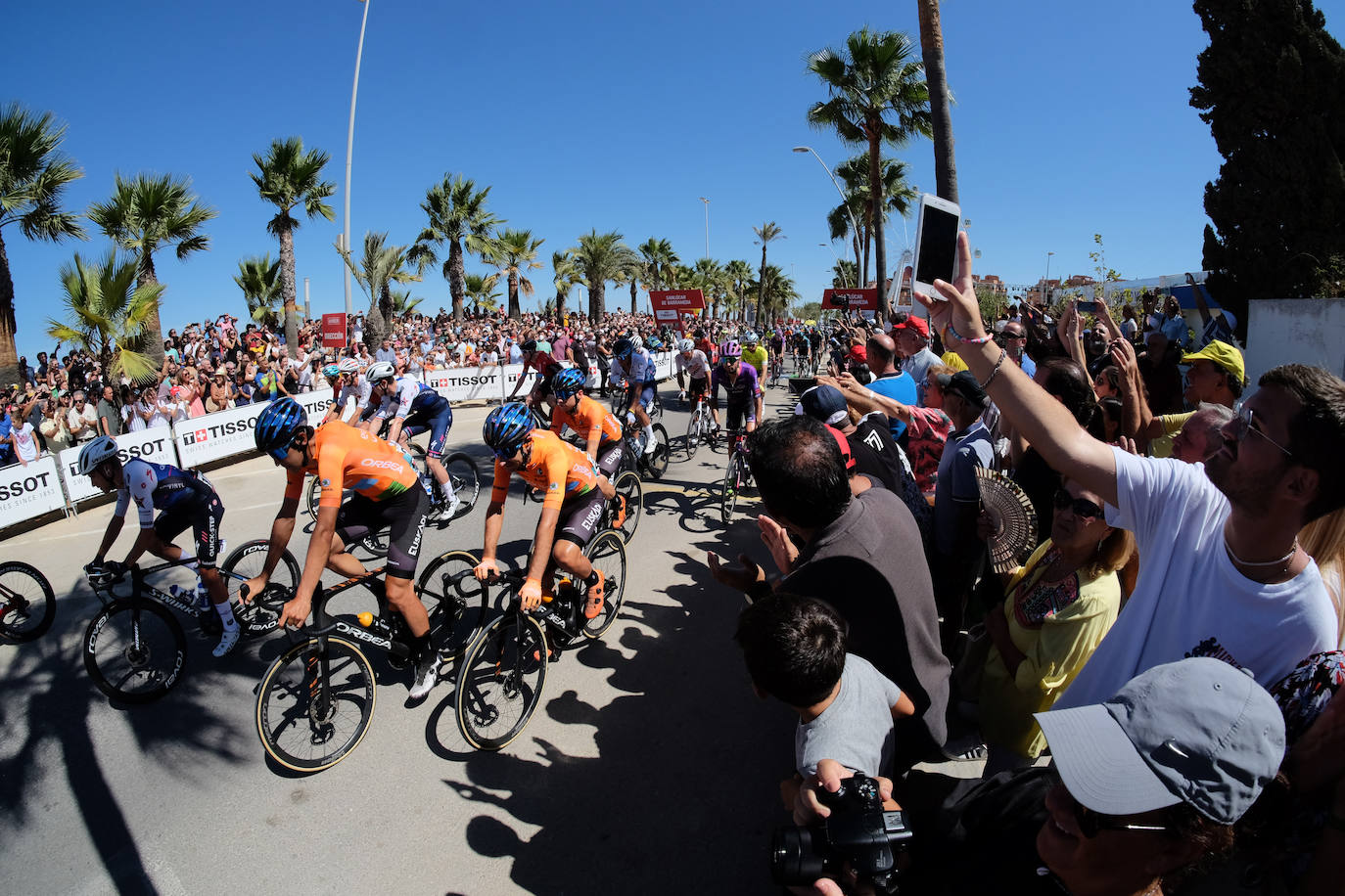 Las imágenes de la Vuelta Ciclista a España a su paso por Sanlúcar