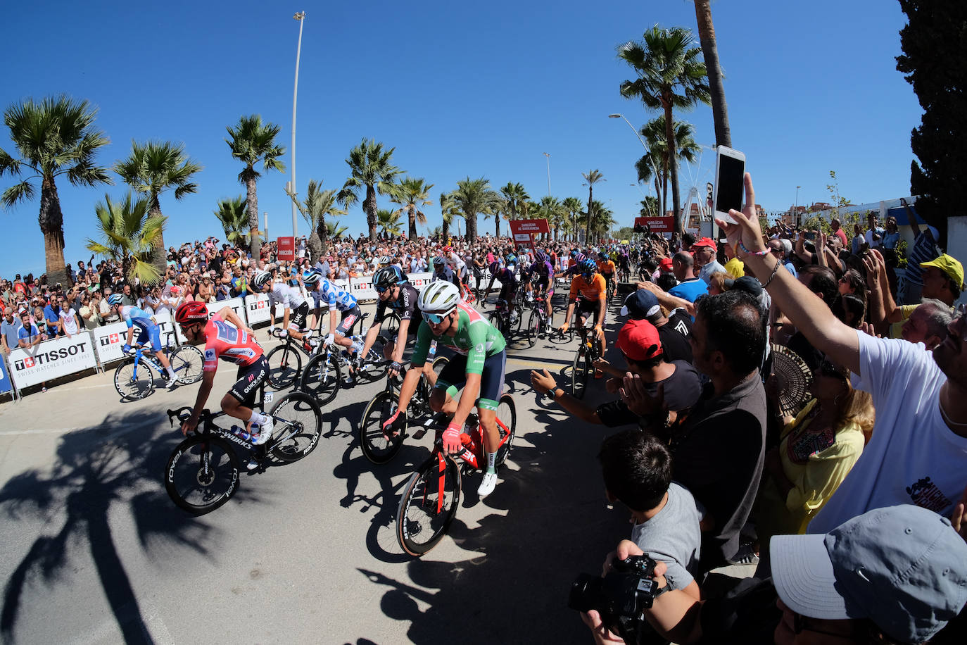 Las imágenes de la Vuelta Ciclista a España a su paso por Sanlúcar