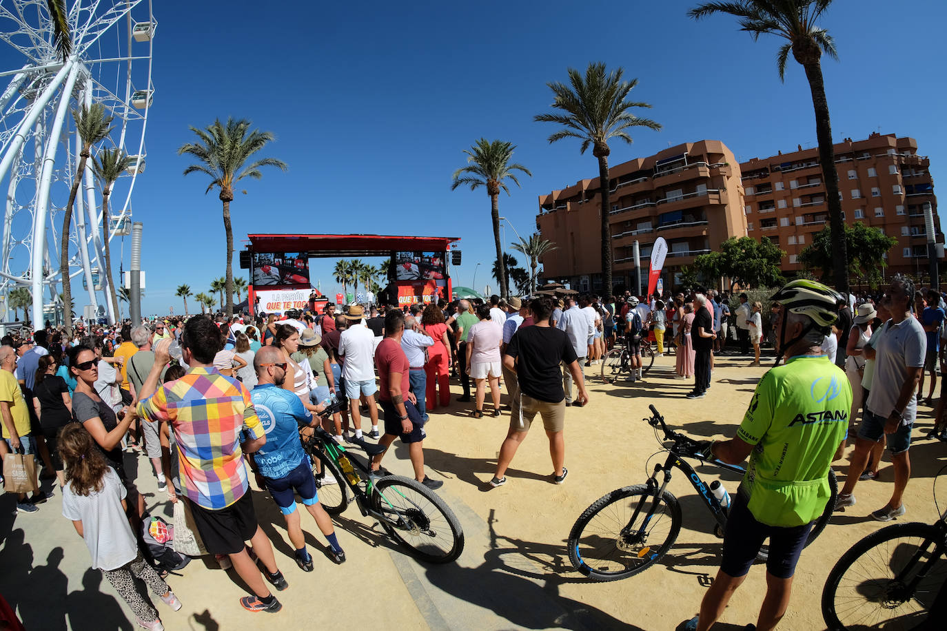 Las imágenes de la Vuelta Ciclista a España a su paso por Sanlúcar