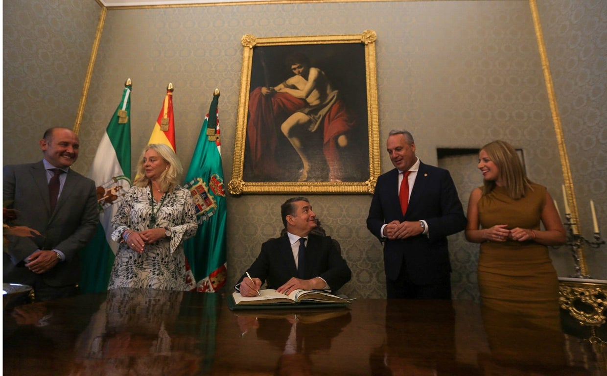 Encuentro institucional entre Antonio Sanz y Ruiz Boix en Diputación.