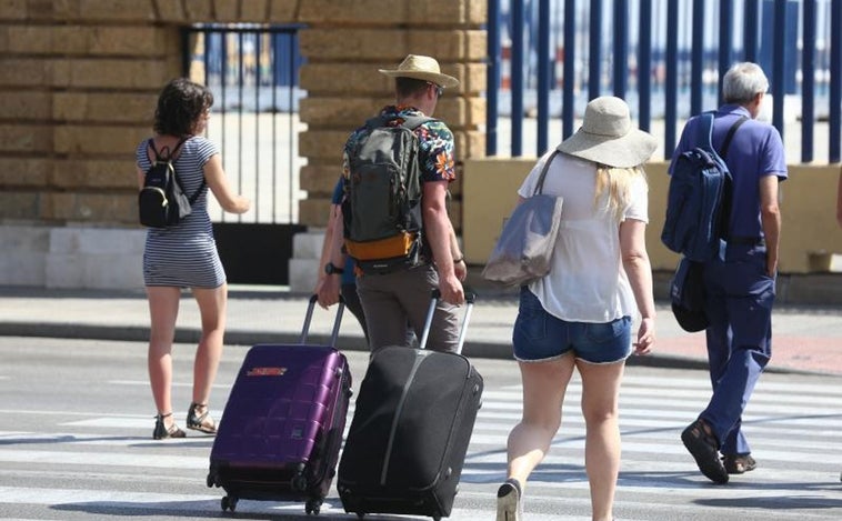 Cádiz abre el debate sobre la tasa turística