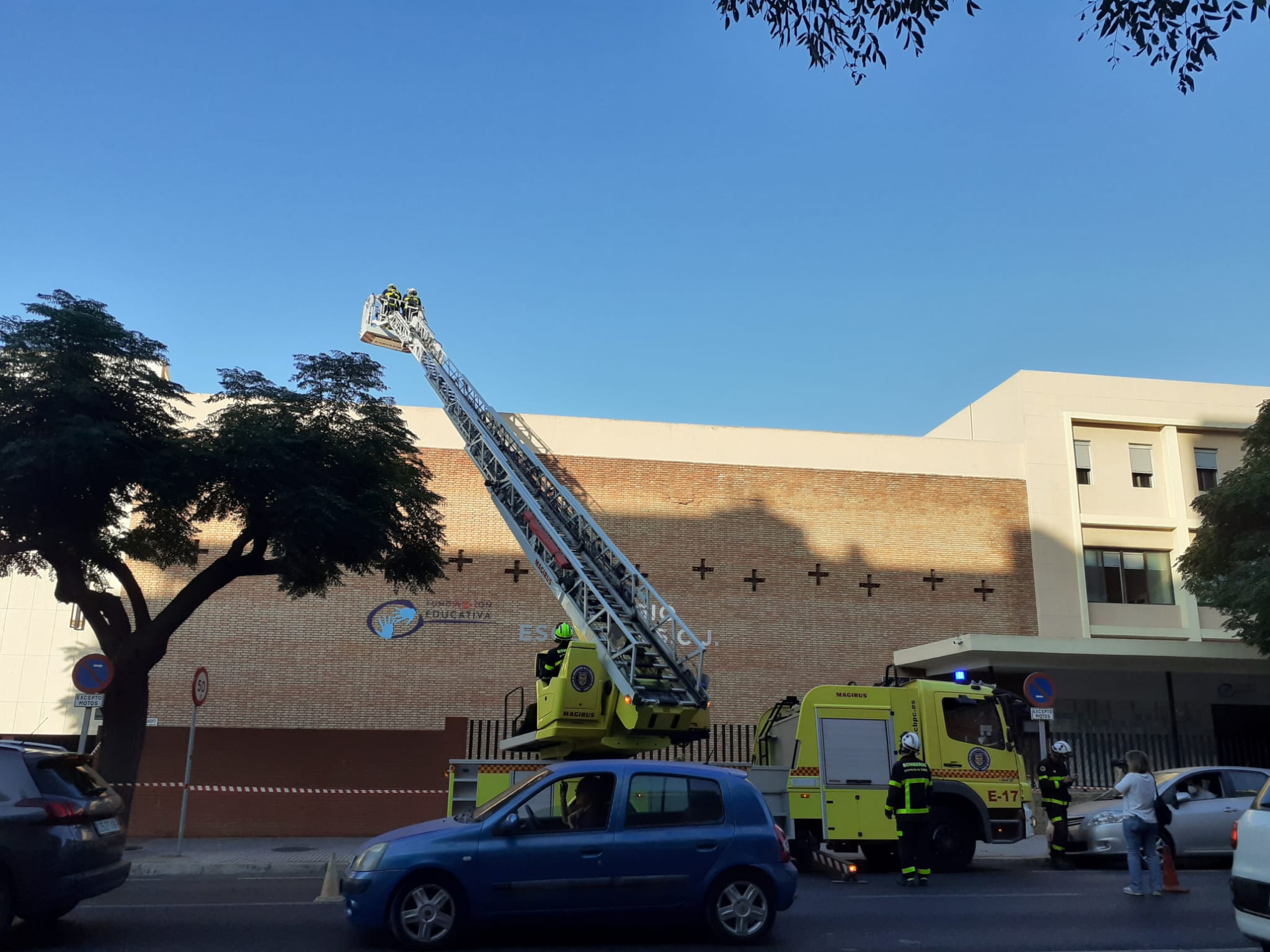 Fotos: Así ha quedado el colegio de las Esclavas de Cádiz tras derrumbarse el techo