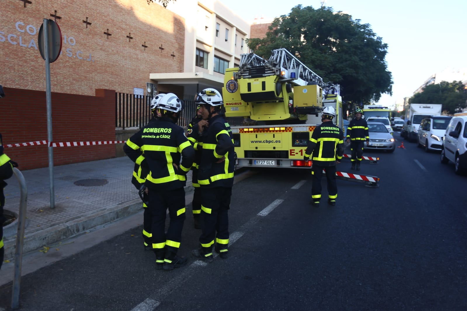 Fotos: Así ha quedado el colegio de las Esclavas de Cádiz tras derrumbarse el techo