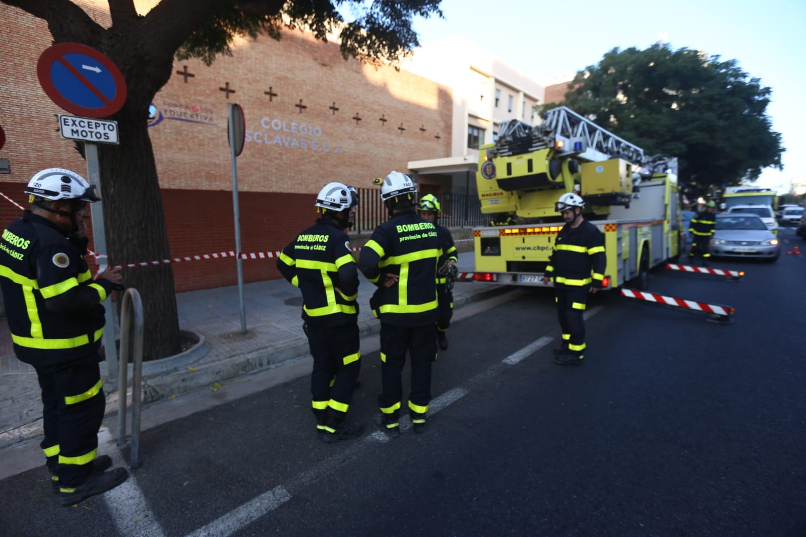 Fotos: Así ha quedado el colegio de las Esclavas de Cádiz tras derrumbarse el techo