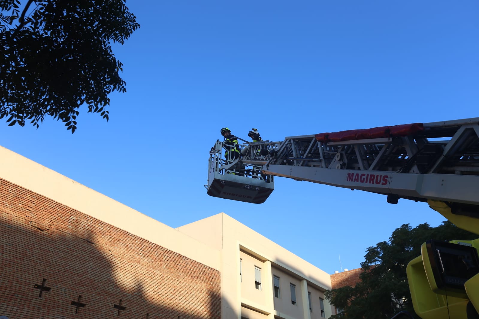Fotos: Así ha quedado el colegio de las Esclavas de Cádiz tras derrumbarse el techo