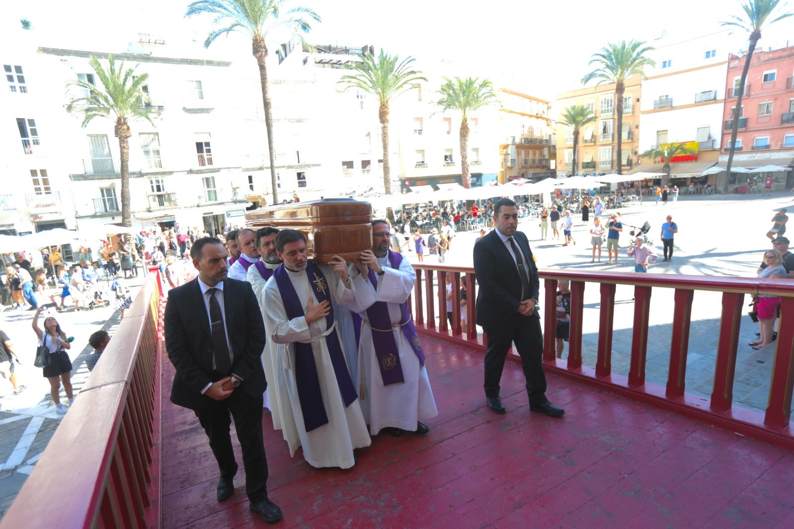El obispo Ceballos ya descansa en la Catedral de Cádiz