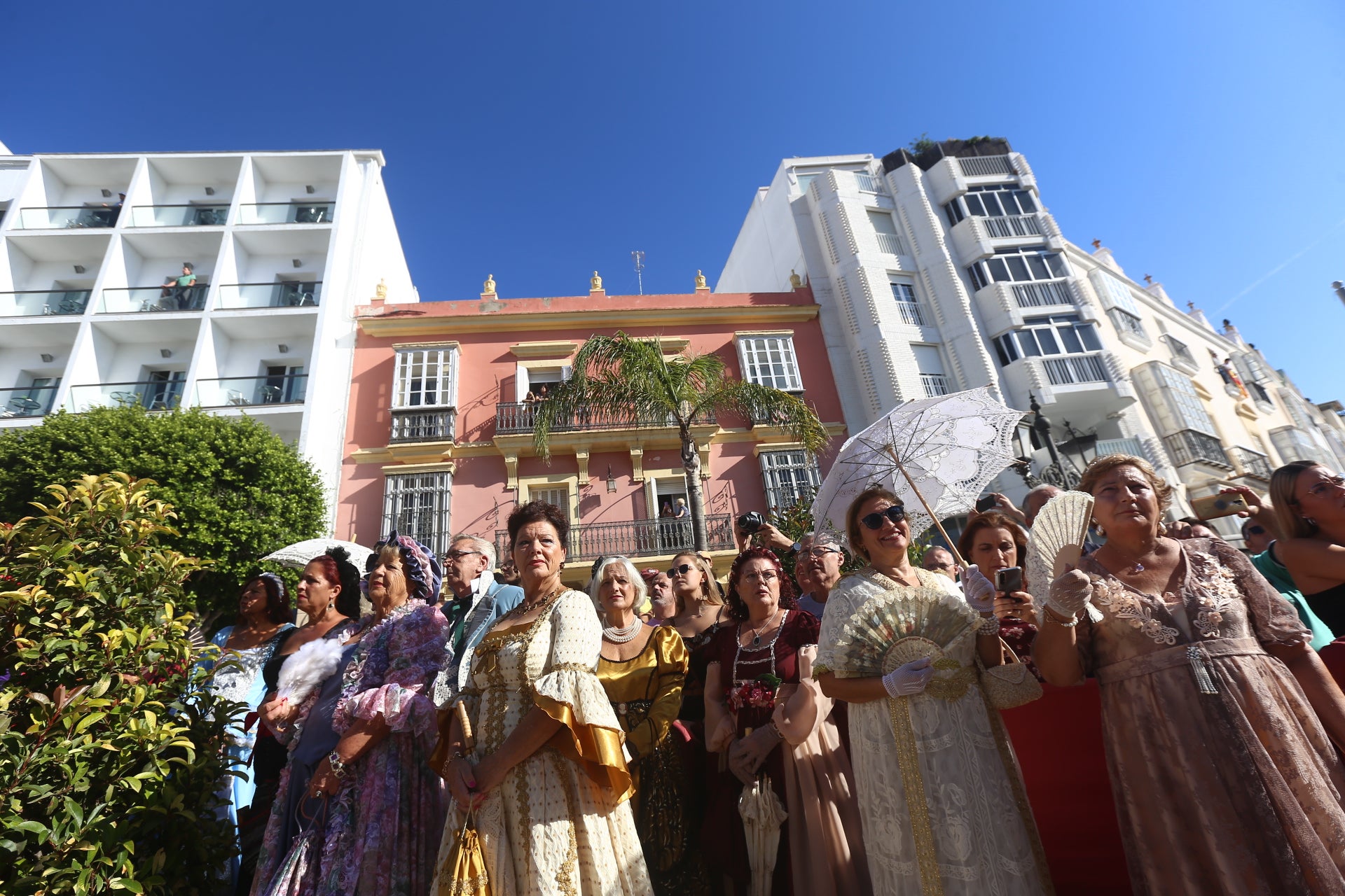 En imágenes: San Fernando sale a la calle para homenajear a las Fuerzas Armadas