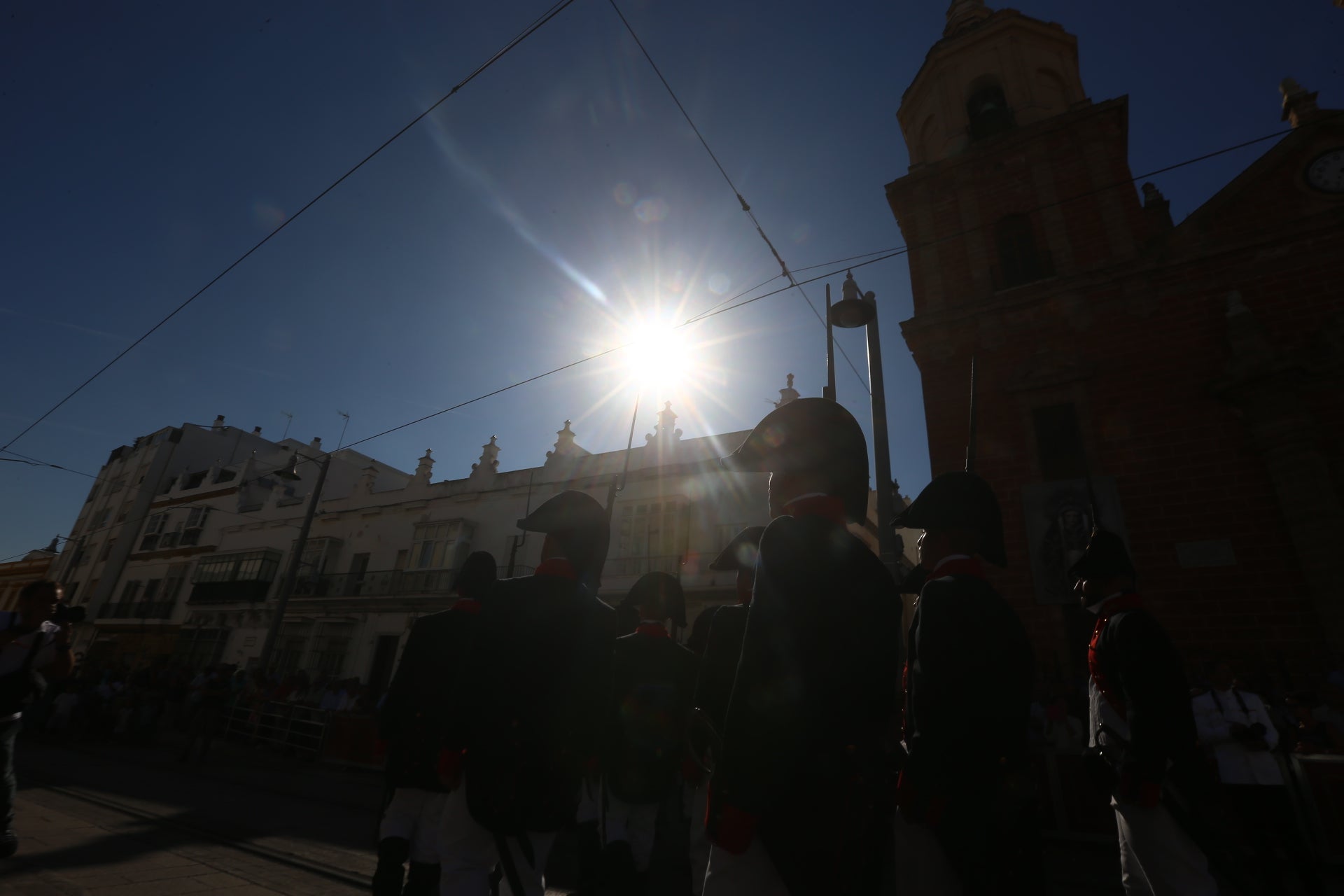 En imágenes: San Fernando sale a la calle para homenajear a las Fuerzas Armadas