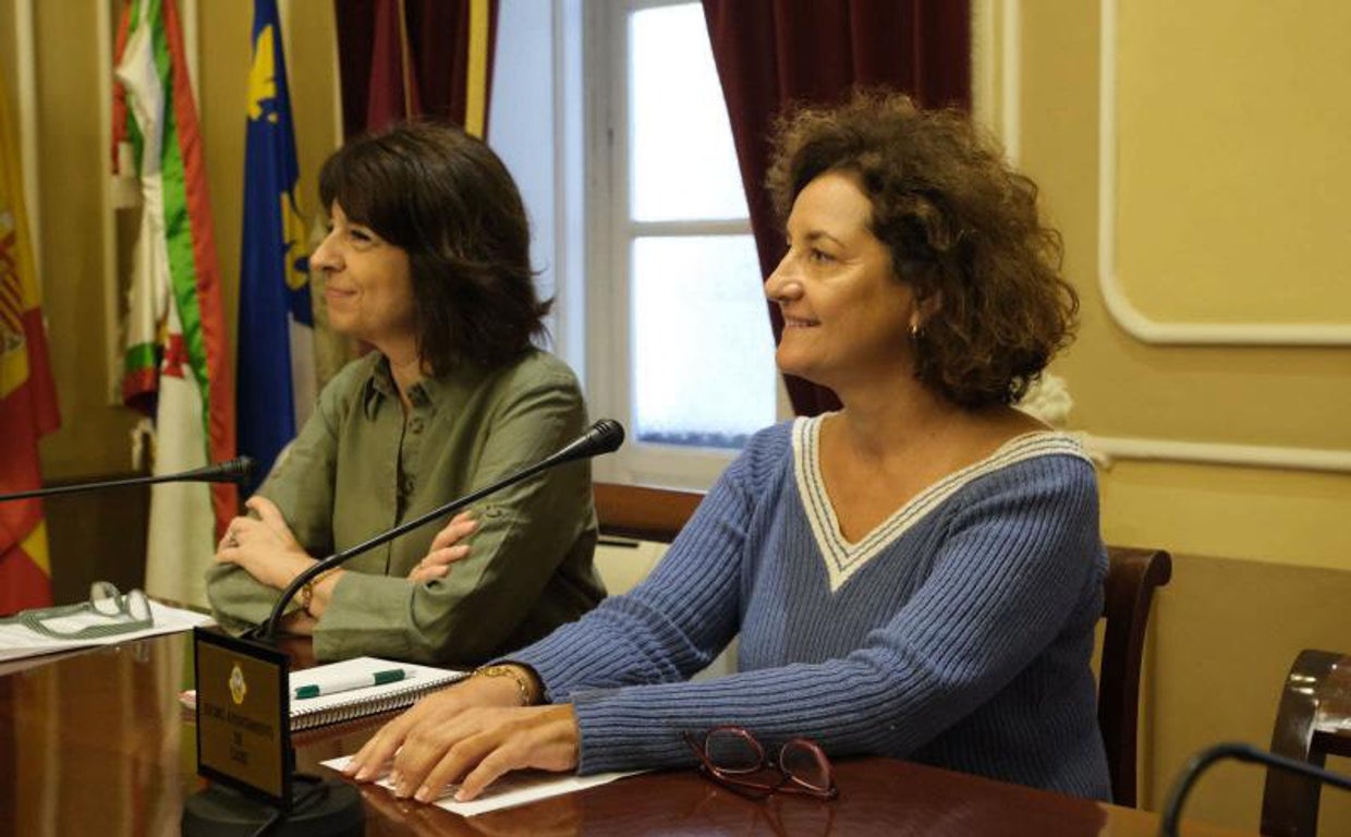 Las concejalas de Ciudadanos, Lucrecia Valverde y Carmen Fidalgo.