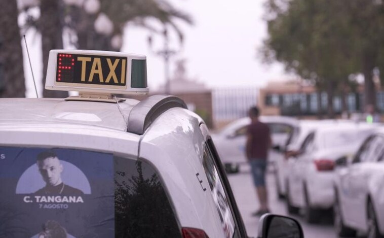 El taxi en Cádiz descarta, por ahora, protestas y movilizaciones