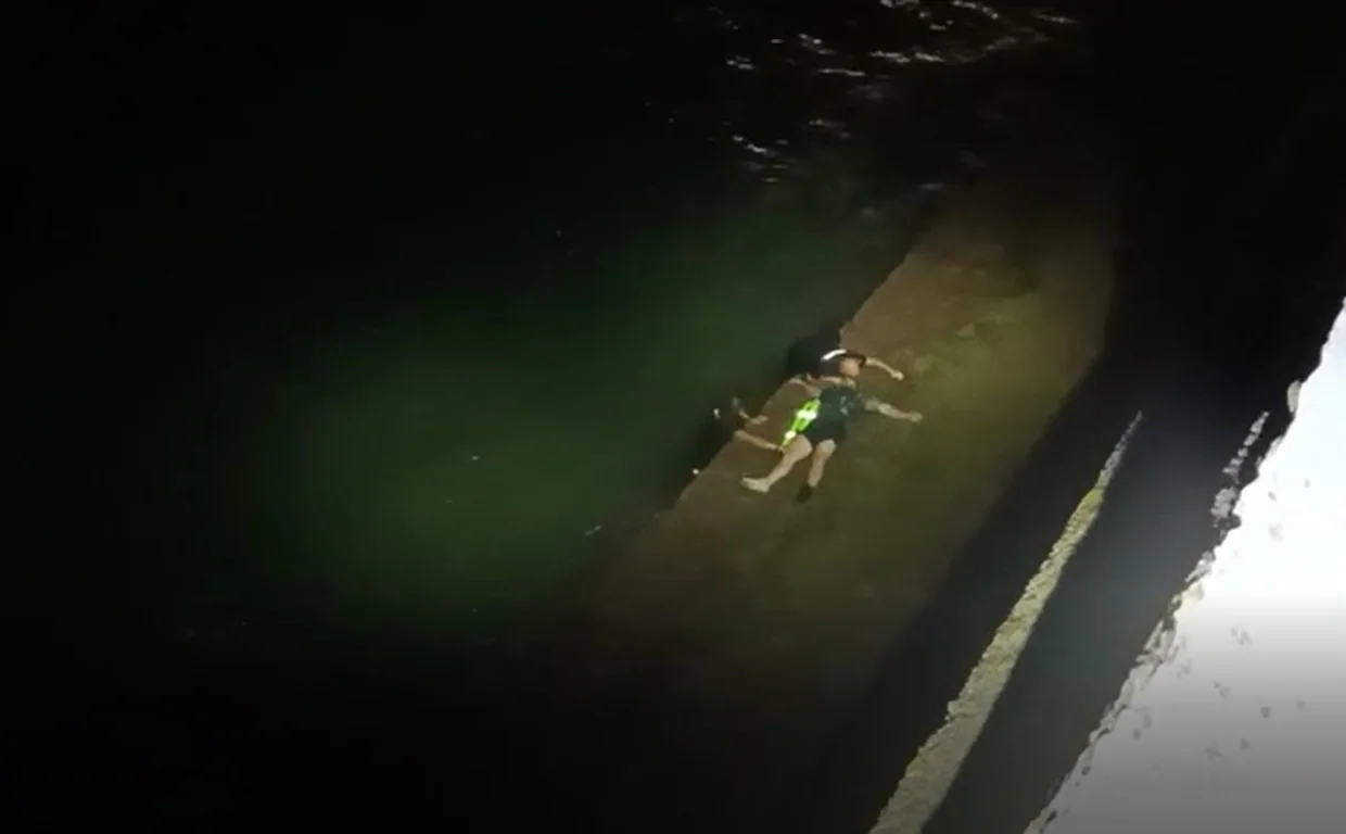 La Policía investiga si tiraron al mar al hombre rescatado en la Alameda en Cádiz