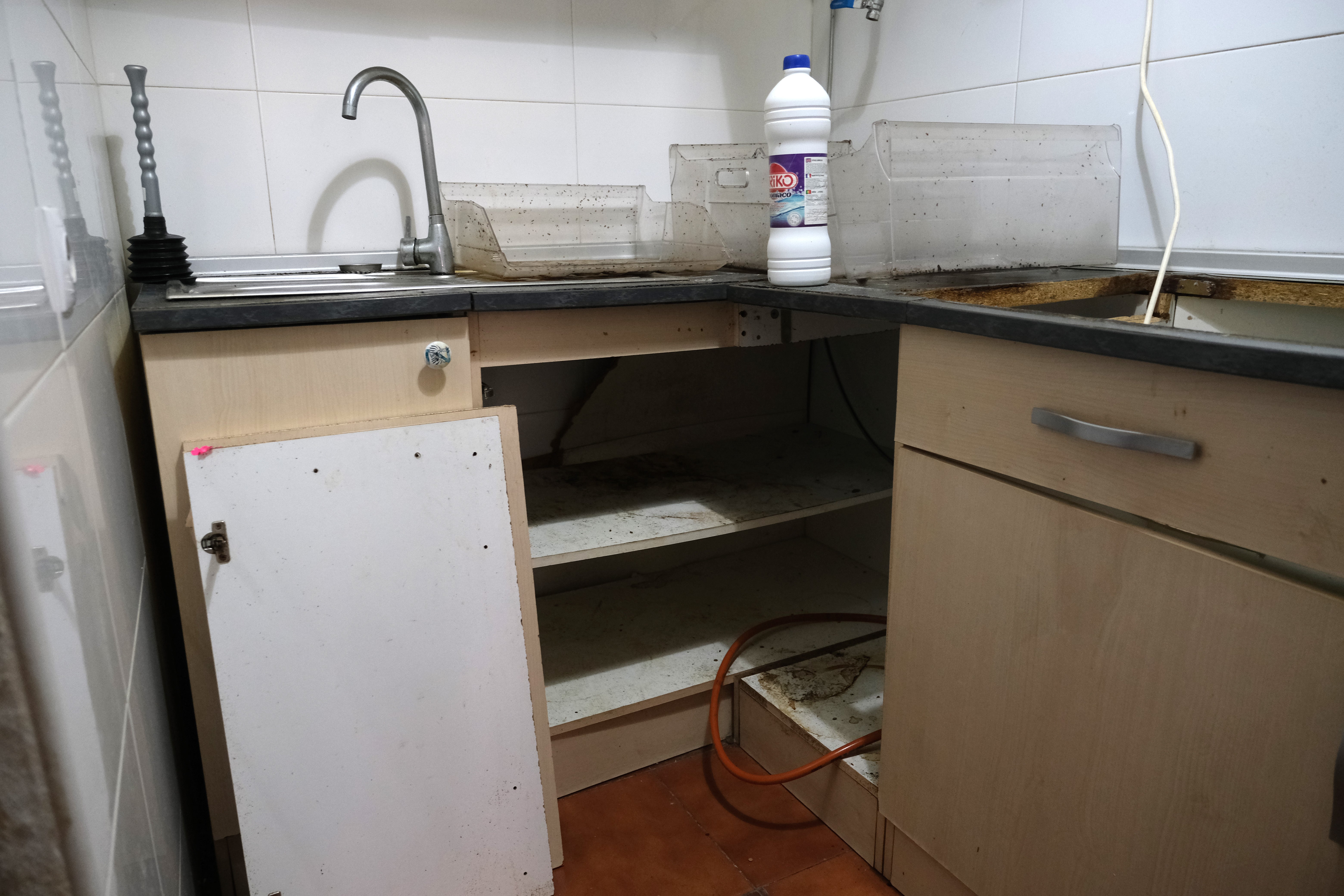 Fotos: Así quedó una vivienda de alquiler social tras ser okupada