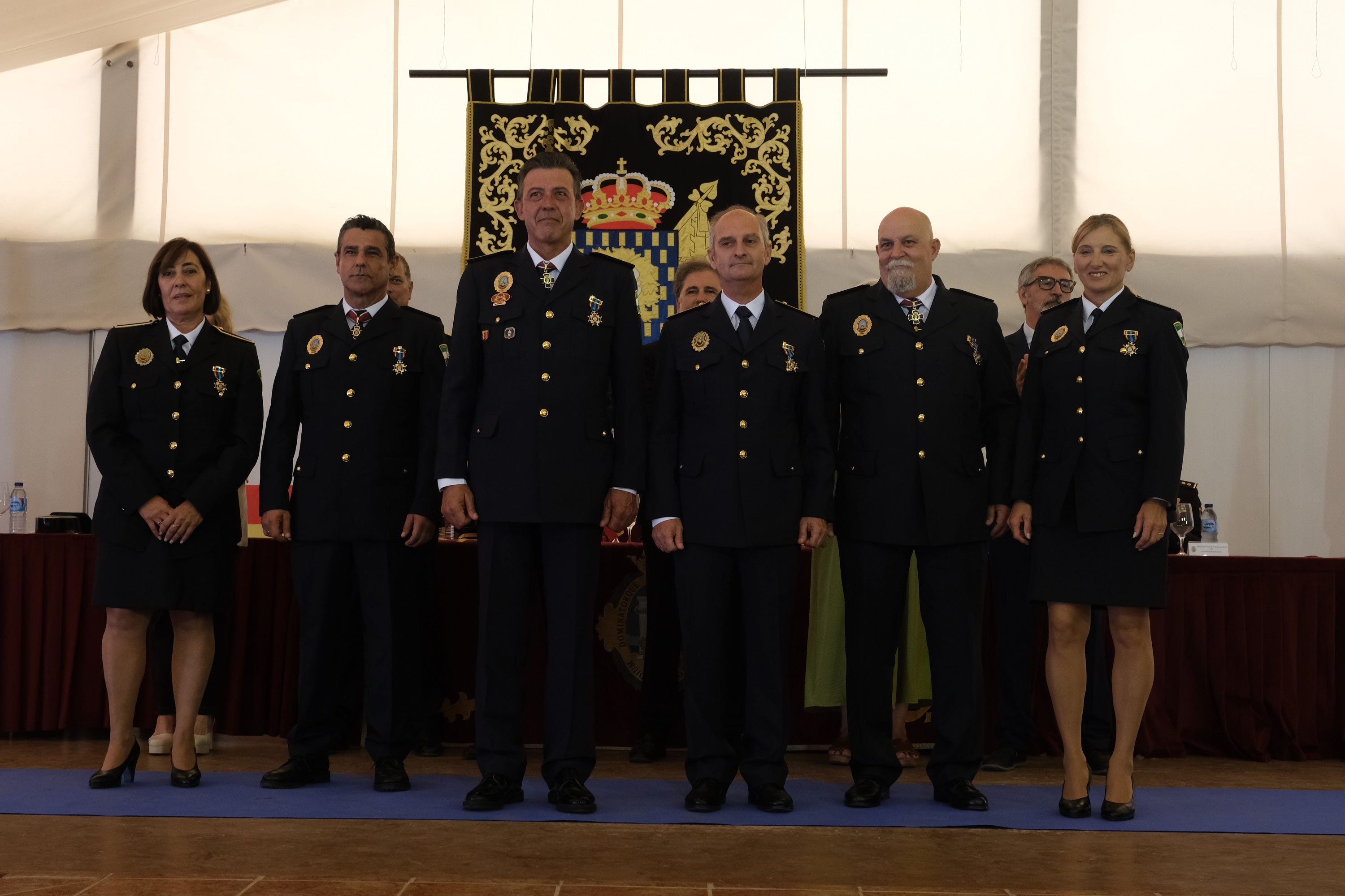 En imágenes: Condecoración a 70 agentes de la Policía Local de Cádiz