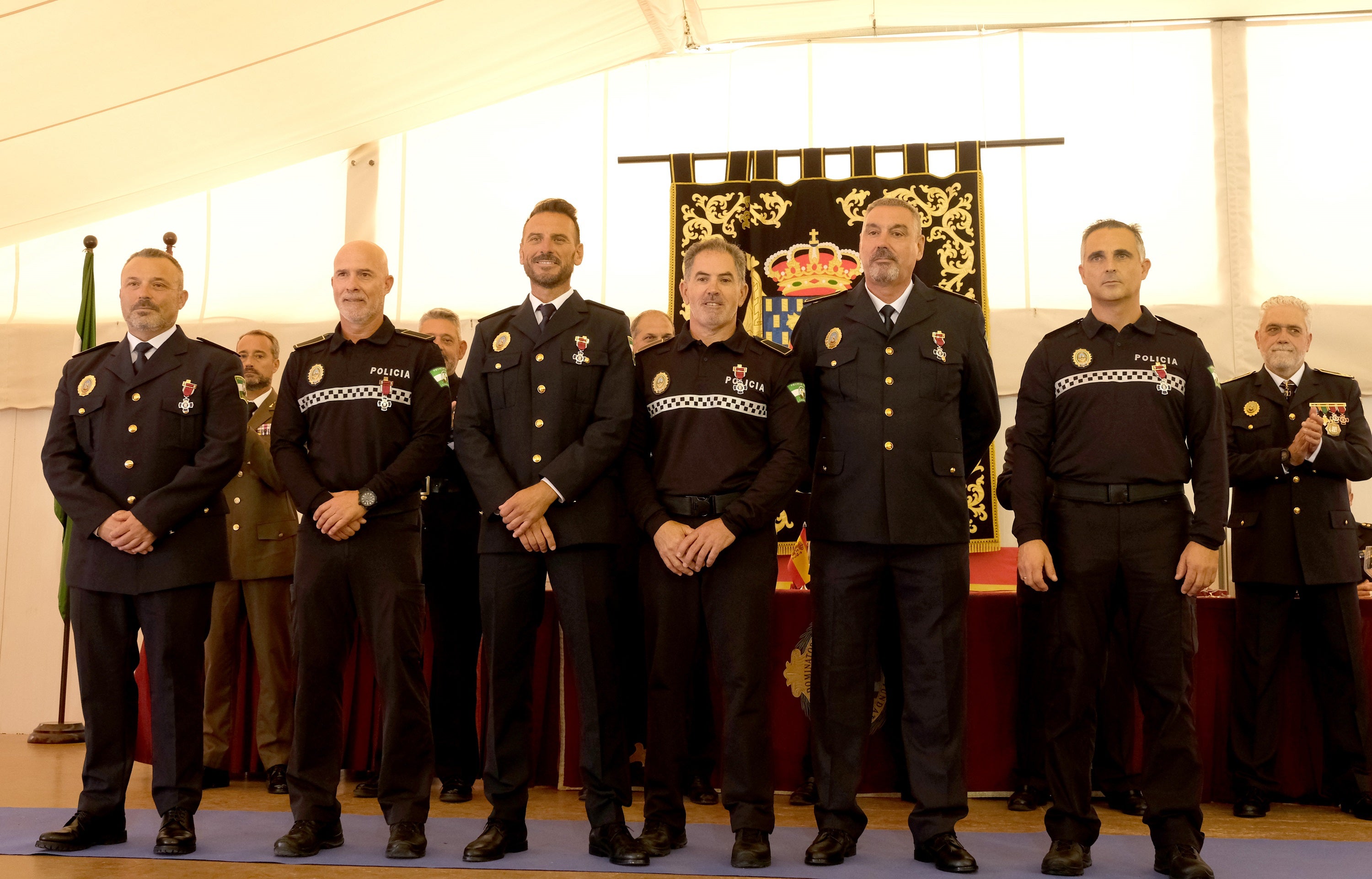 En imágenes: Condecoración a 70 agentes de la Policía Local de Cádiz