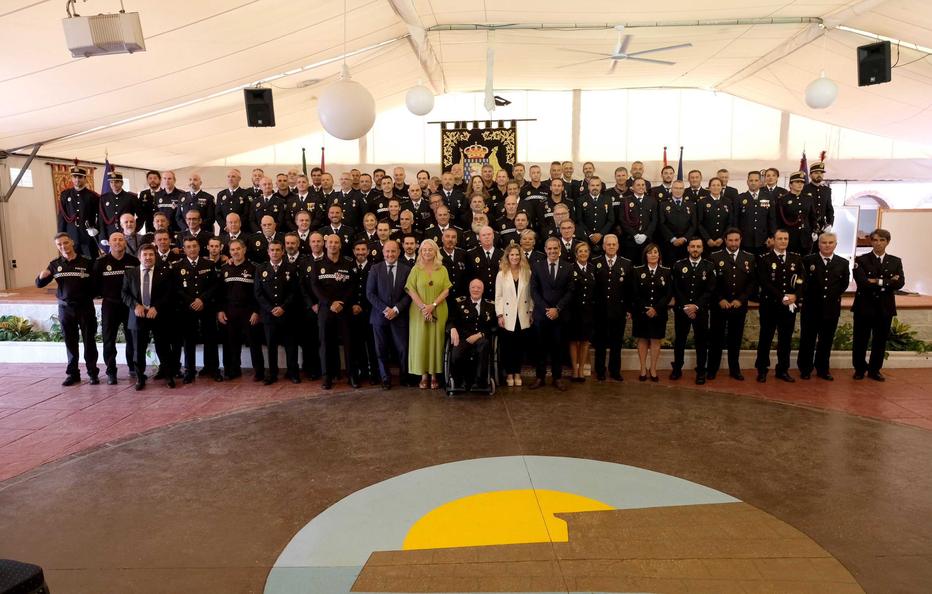 En imágenes: Condecoración a 70 agentes de la Policía Local de Cádiz