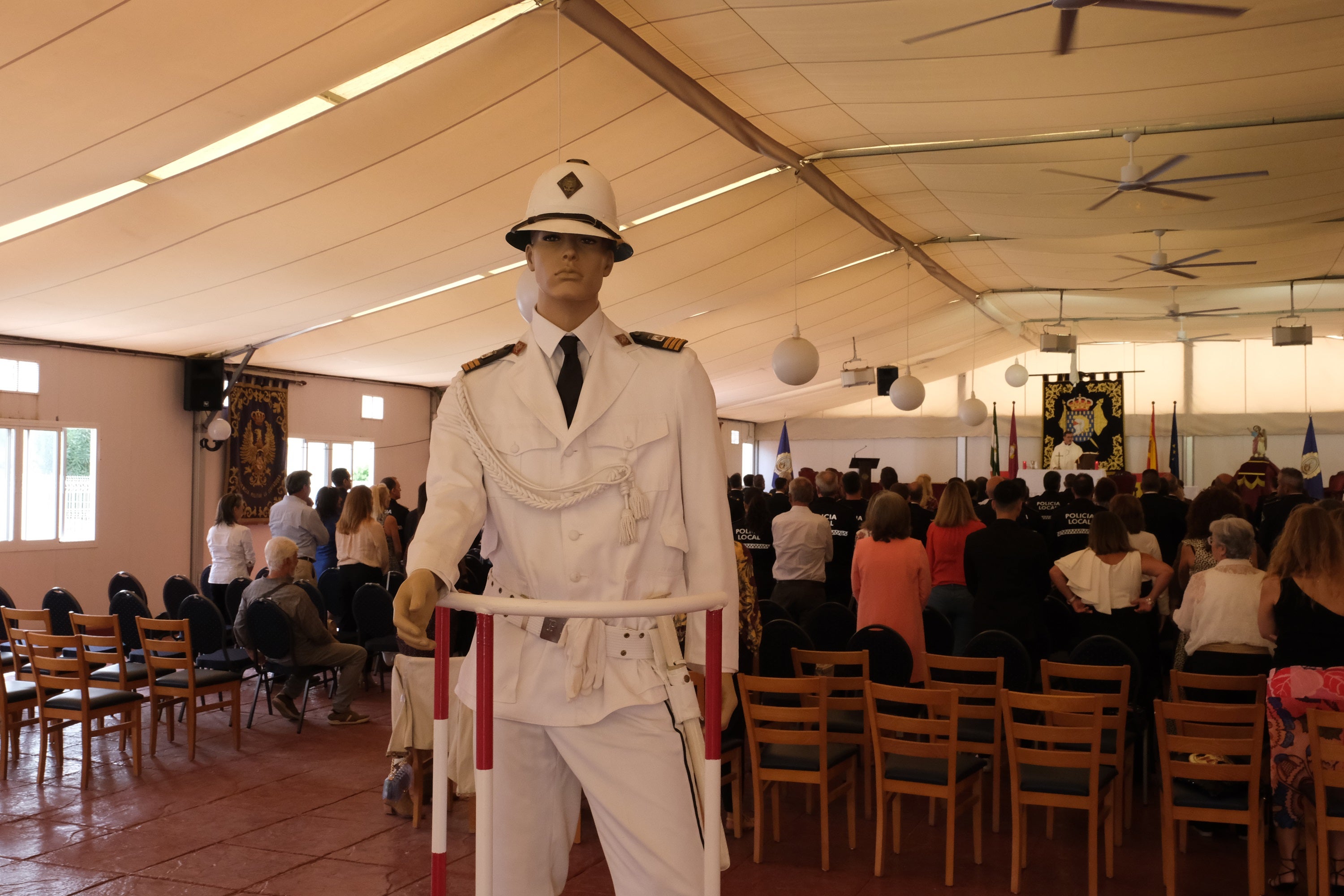 En imágenes: Condecoración a 70 agentes de la Policía Local de Cádiz