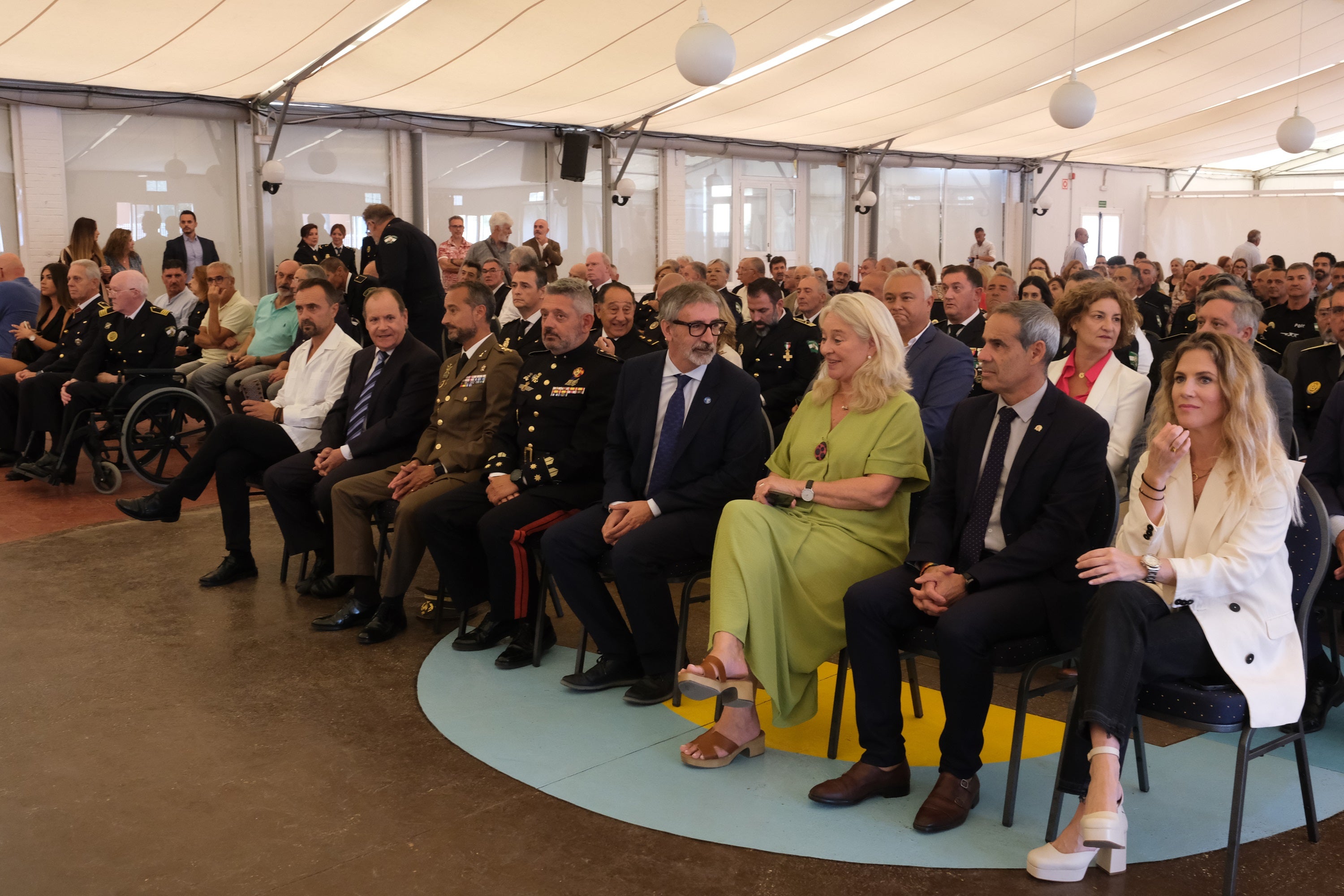 En imágenes: Condecoración a 70 agentes de la Policía Local de Cádiz