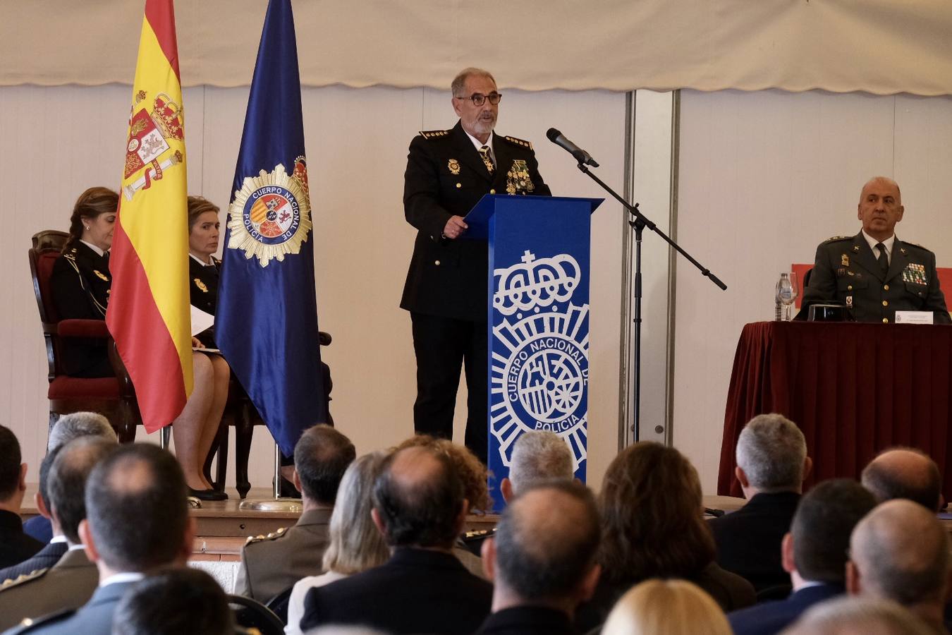 Fotos: Celebración del Día de la Policía Nacional en Cádiz