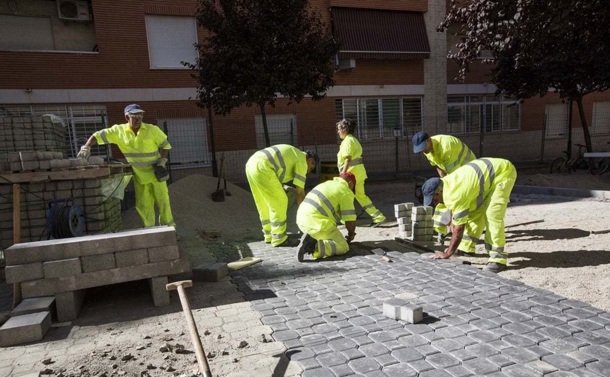 La construcción y la hostelería es donde más hueco laboral han encontrado los mayores de 45 años