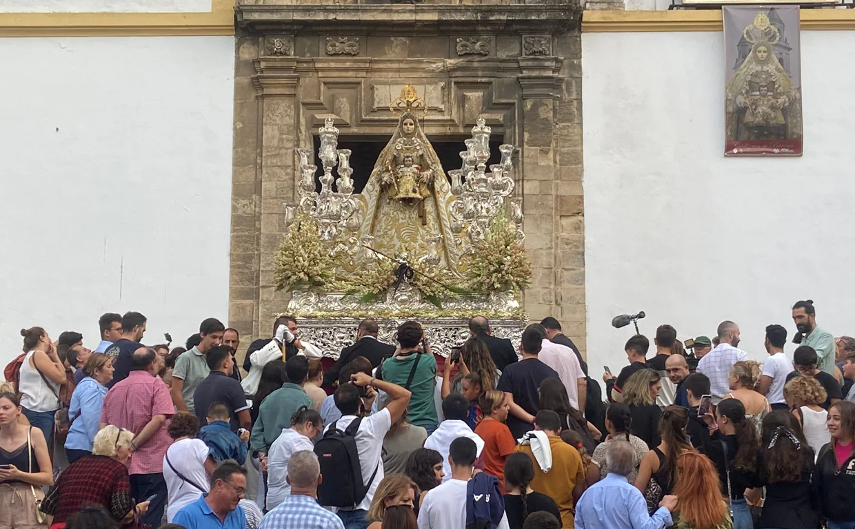 Salida de la Virgen de la iglesia de Santo Domingo