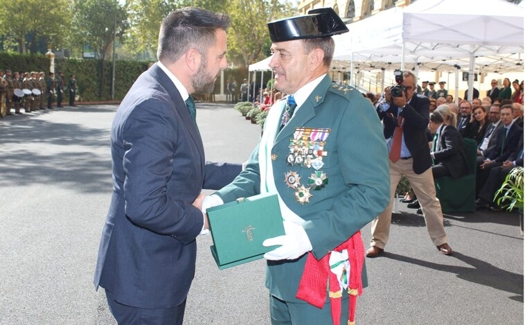 La Zona Franca de Cádiz recibe el Tricornio de Gala de la Guardia Civil