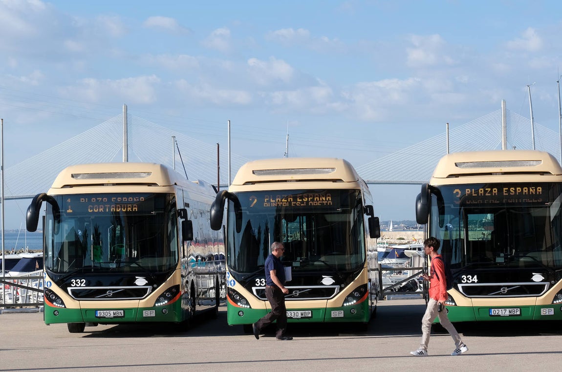 Fotos: Así son los nuevos autobuses híbridos de Cádiz