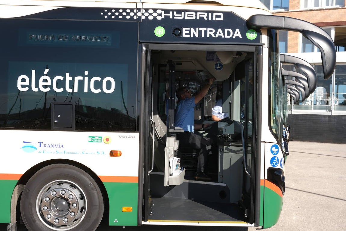 Fotos: Así son los nuevos autobuses híbridos de Cádiz