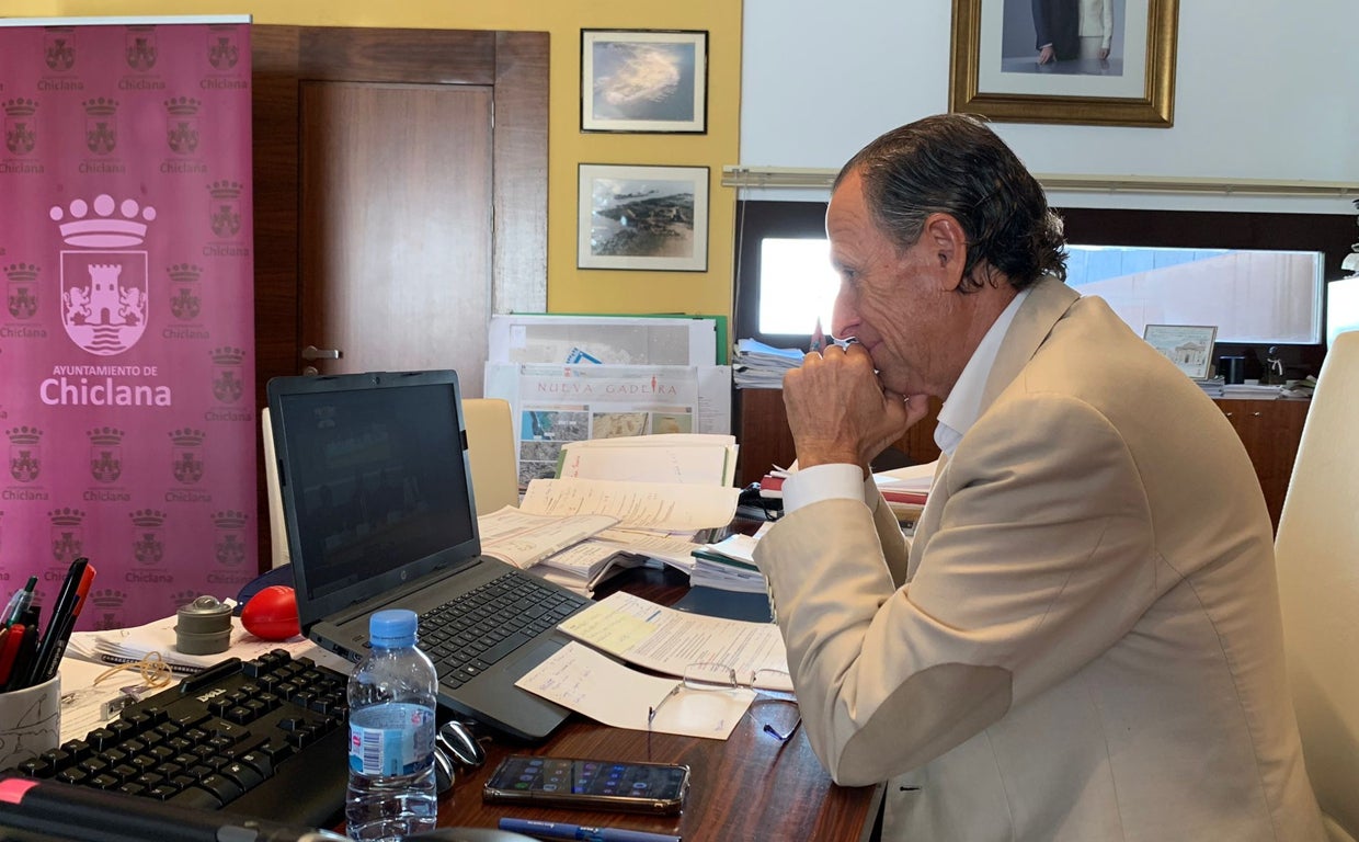 Alcalde de Chiclana, José María Román, participando en las Jornadas sobre Turismo Inteligente y Sostenible.